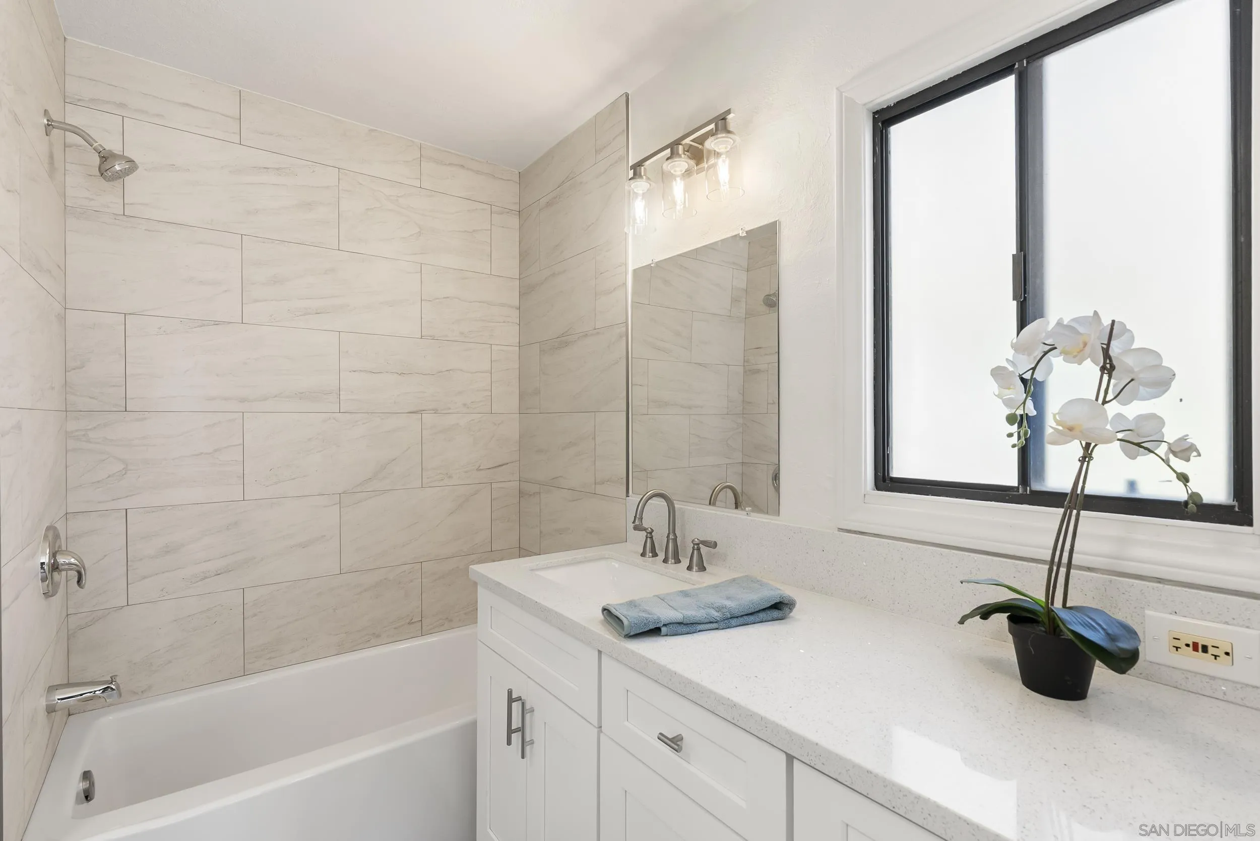 https://cdn.realtyfeed.com/cdn/127/260001877/933ac86ee59d5c00ab0f2d036d3f355b.webp