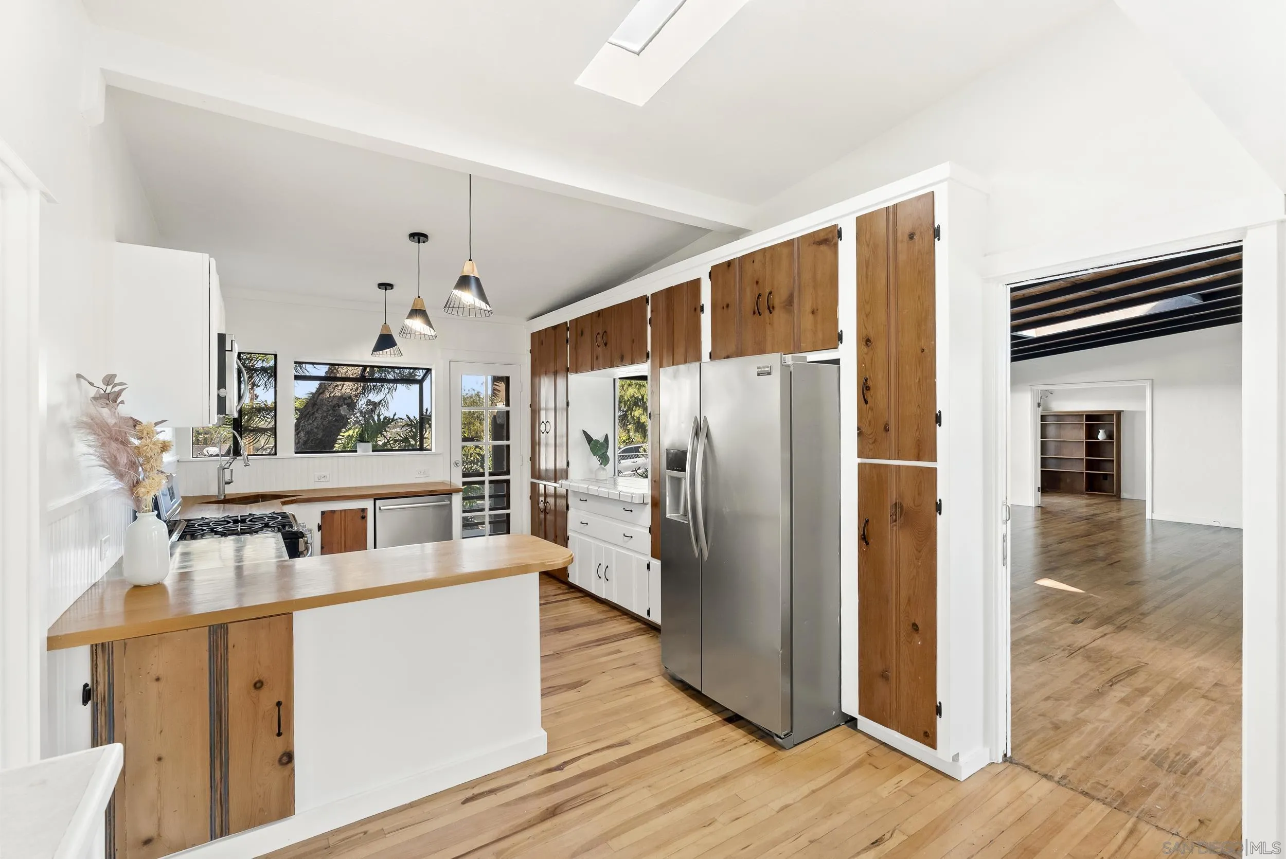 https://cdn.realtyfeed.com/cdn/127/260001877/94767b15f04d57f6dad8e9891d1af31a.webp