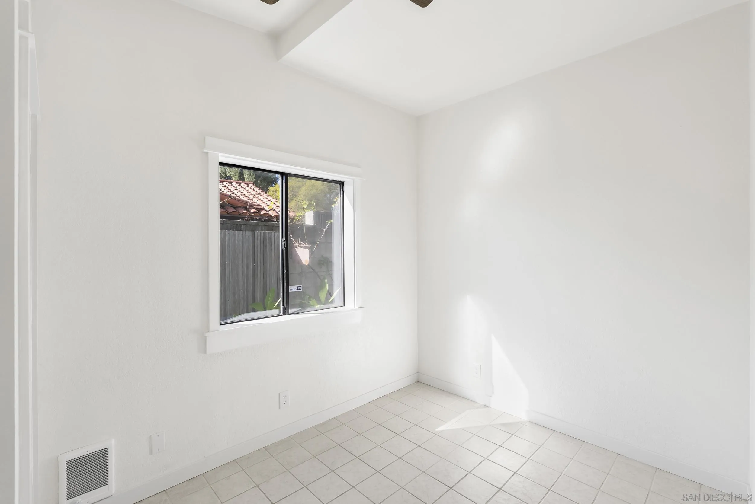 https://cdn.realtyfeed.com/cdn/127/260001877/9860cbed09d1a5eee24eb77438039872.webp