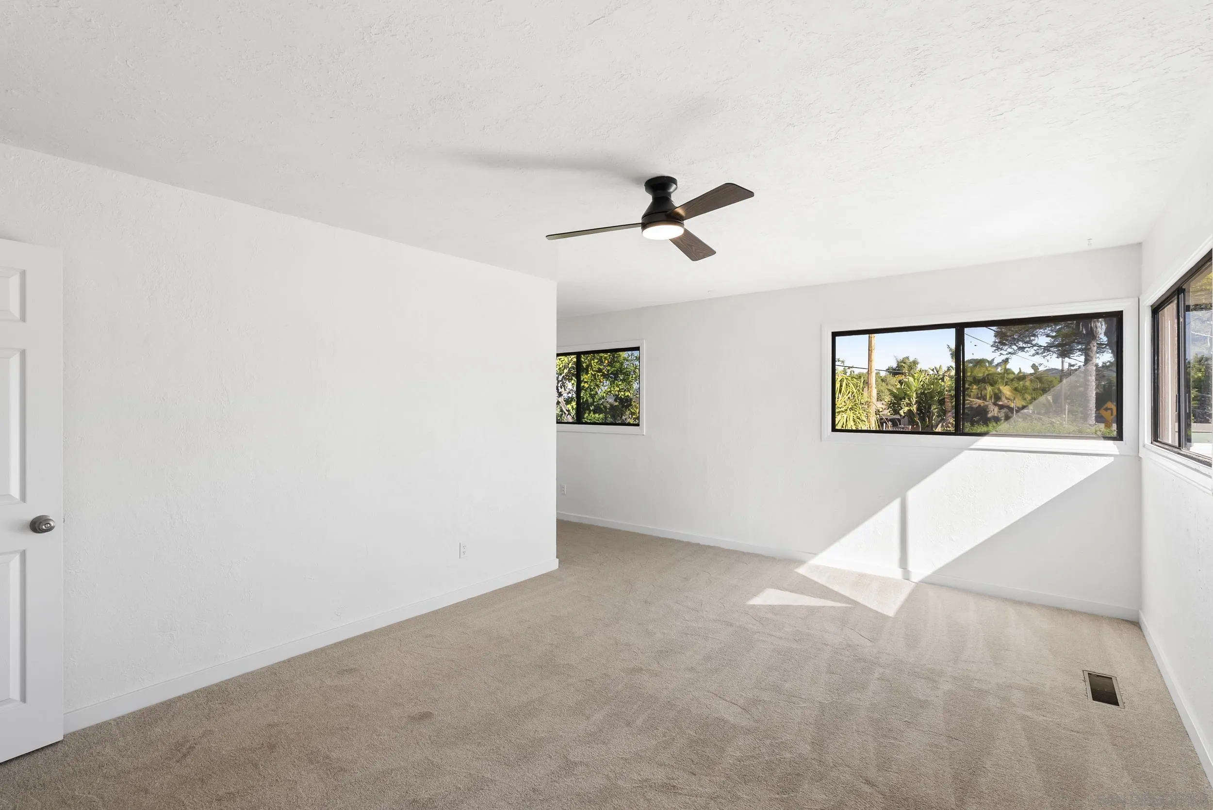 https://cdn.realtyfeed.com/cdn/127/260001877/ce55c690477cb3033182367272c74280.webp