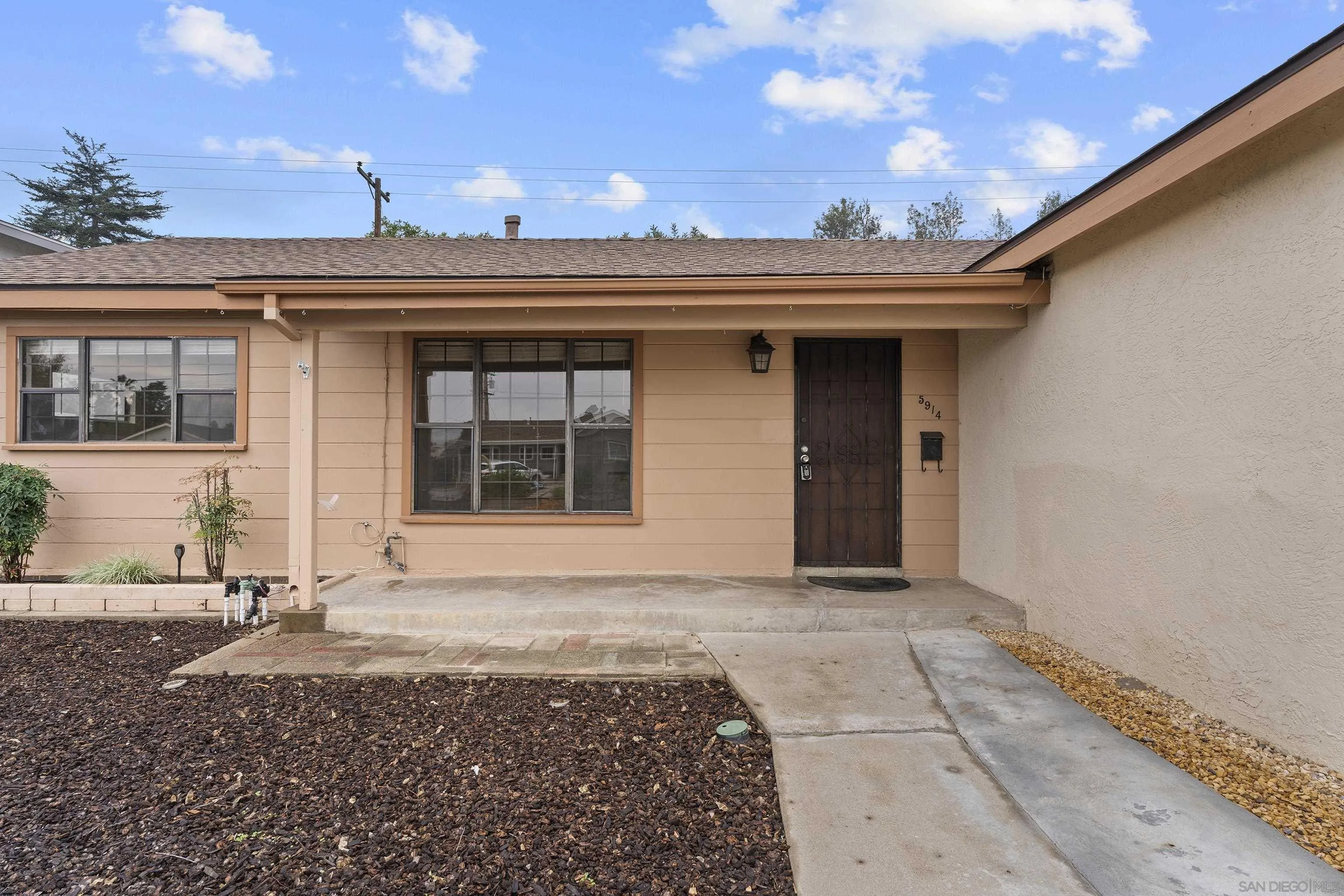 https://cdn.realtyfeed.com/cdn/127/260001880/3c65c5b651372d937f79a6712e14b3f0.webp