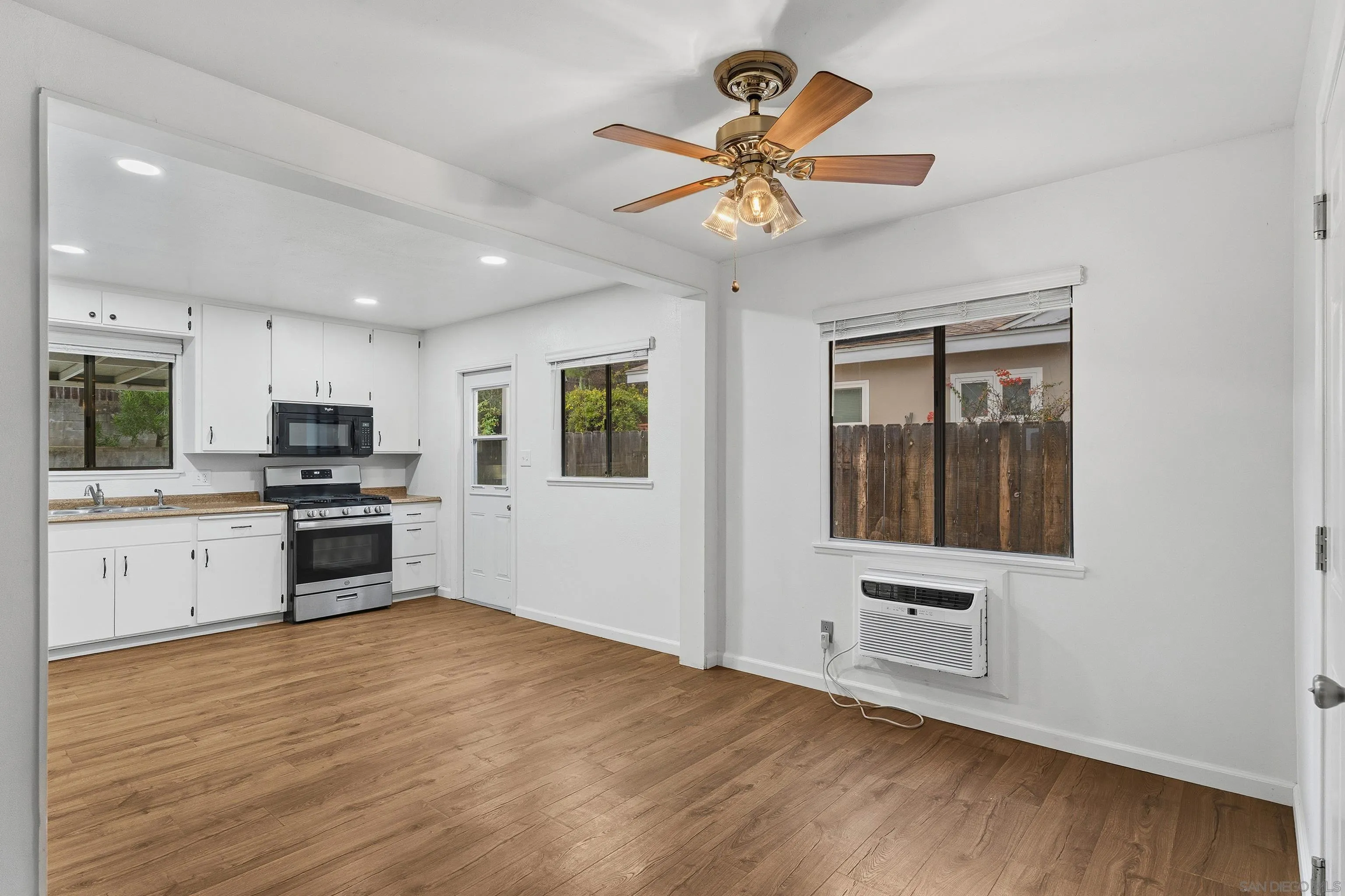 https://cdn.realtyfeed.com/cdn/127/260001880/520d9a2461d4e5b5b4cfba8dfcea31bc.webp