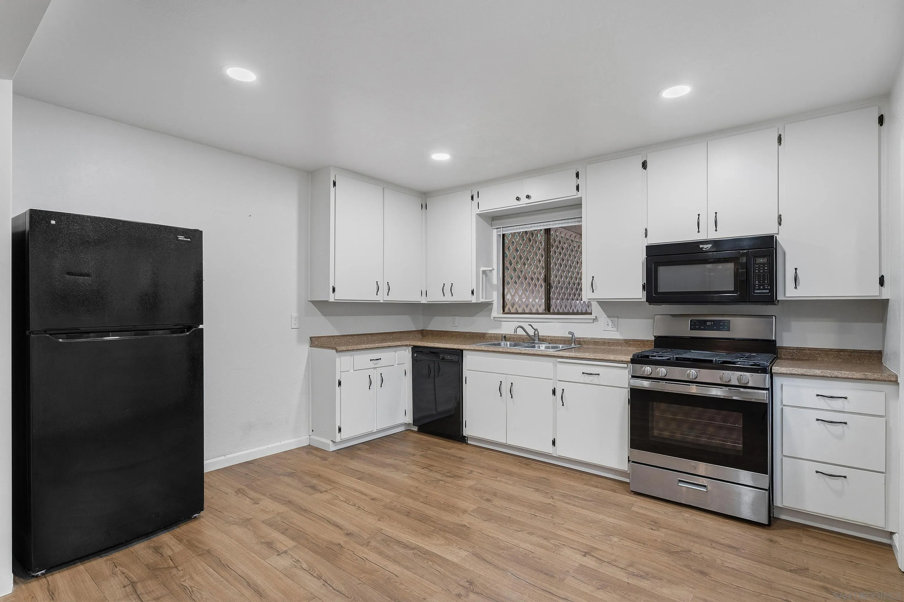 https://cdn.realtyfeed.com/cdn/127/260001880/65ff96f6e272d4979f05525c0414d2b7.webp