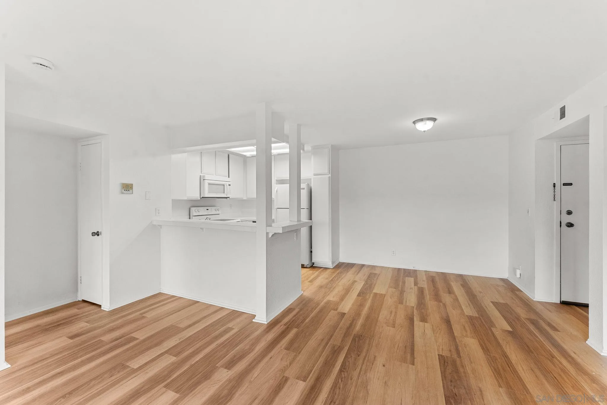 Photo #8: 260001881 Listing: Photo #8