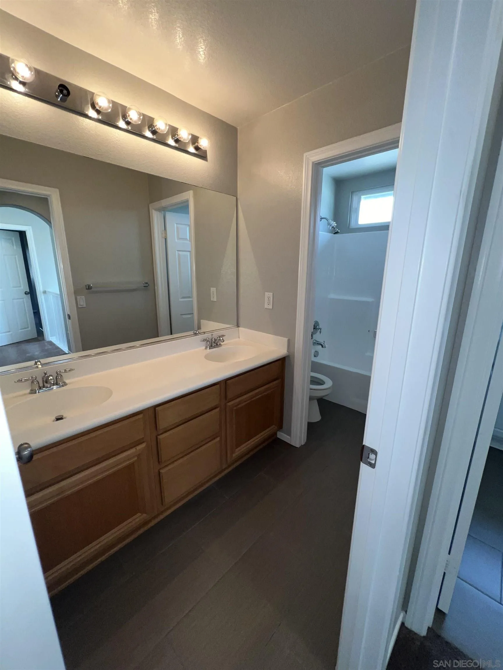 https://cdn.realtyfeed.com/cdn/127/260001883/6cb72d54328736b30610223a8642bf0e.webp