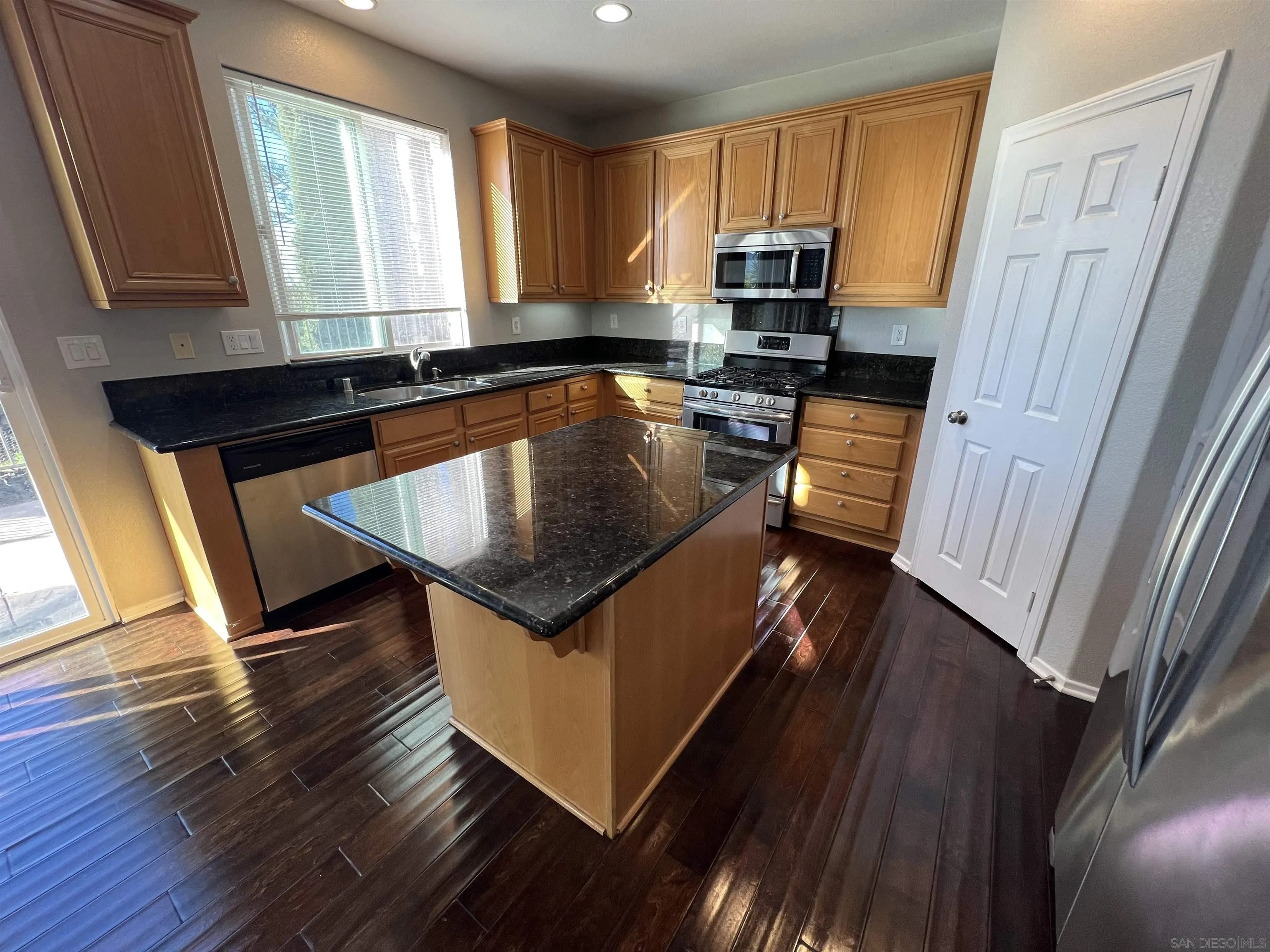 https://cdn.realtyfeed.com/cdn/127/260001883/b3b8017895233b01530619f47b79827a.webp