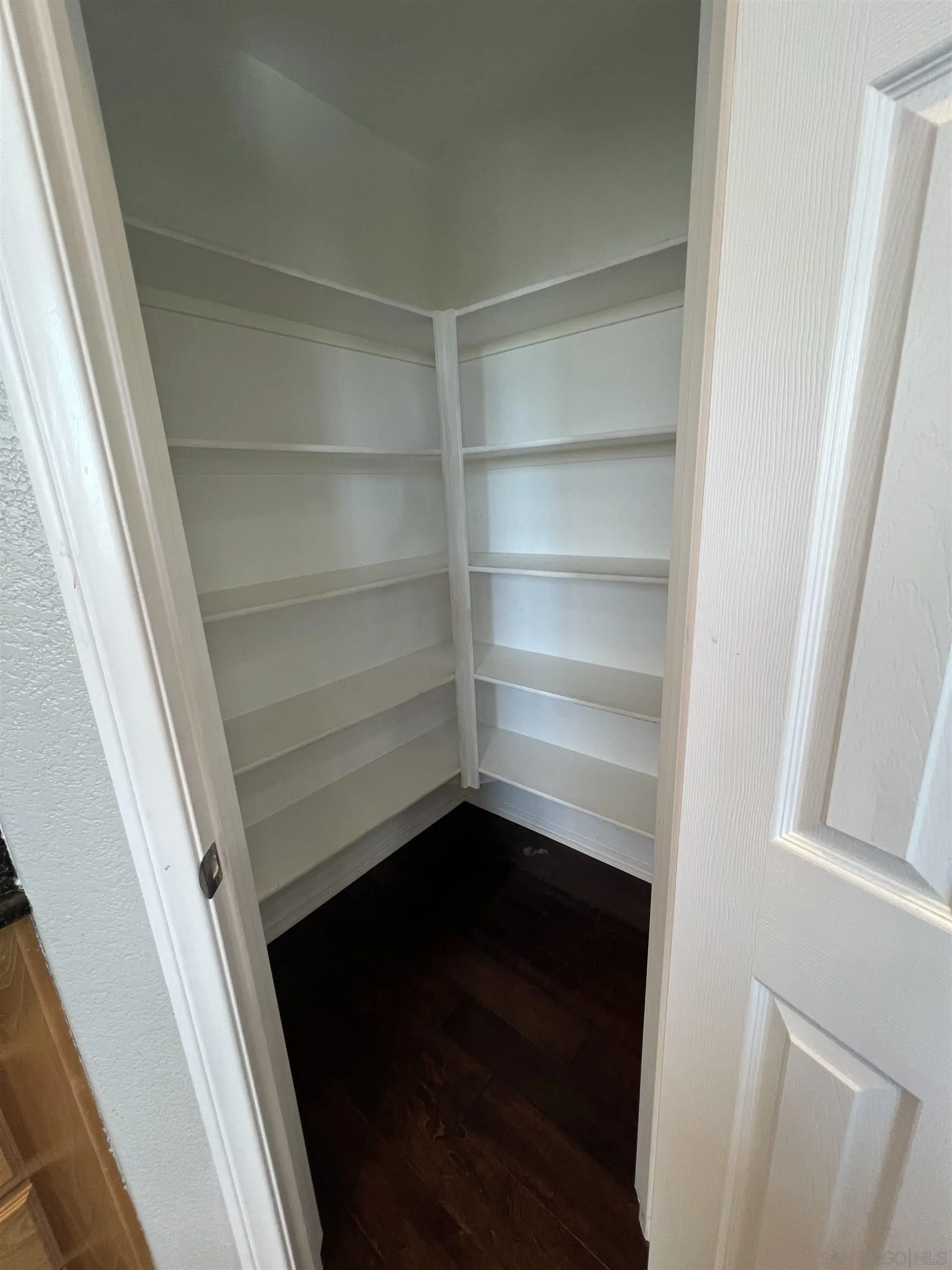 https://cdn.realtyfeed.com/cdn/127/260001883/cab27328a730e0472862837a0fb10a78.webp