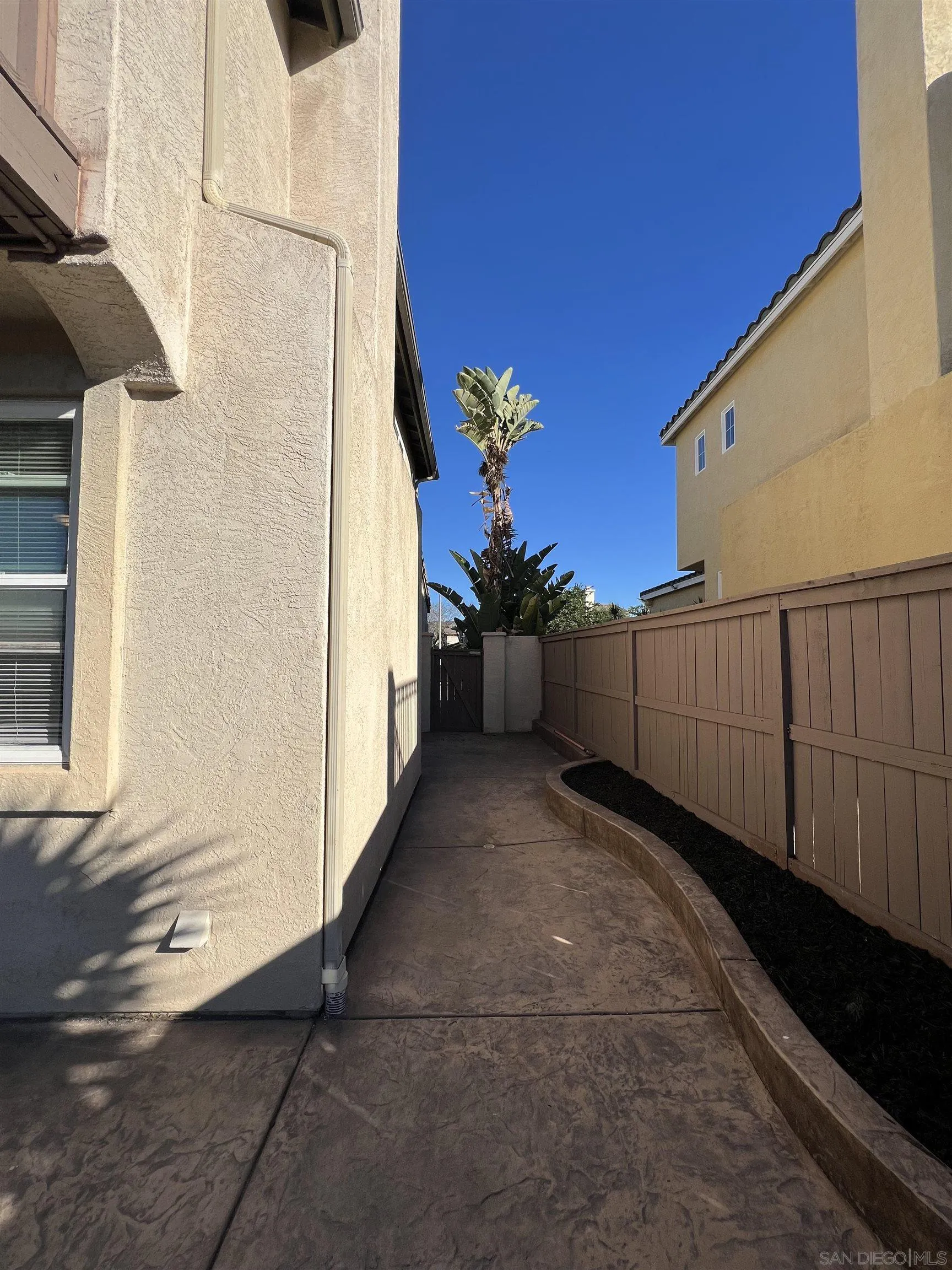 https://cdn.realtyfeed.com/cdn/127/260001883/e263ac7c99cef81b556007091184efc7.webp