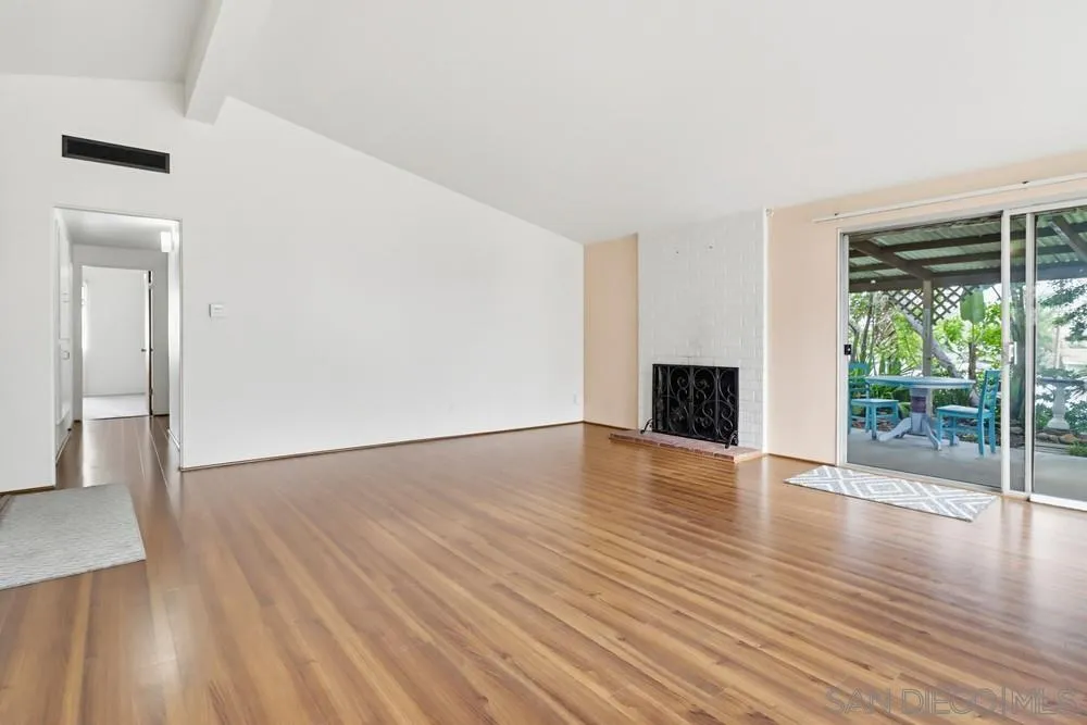 https://cdn.realtyfeed.com/cdn/127/260001884/31d5d9822140141ad294c2141b92386f.webp