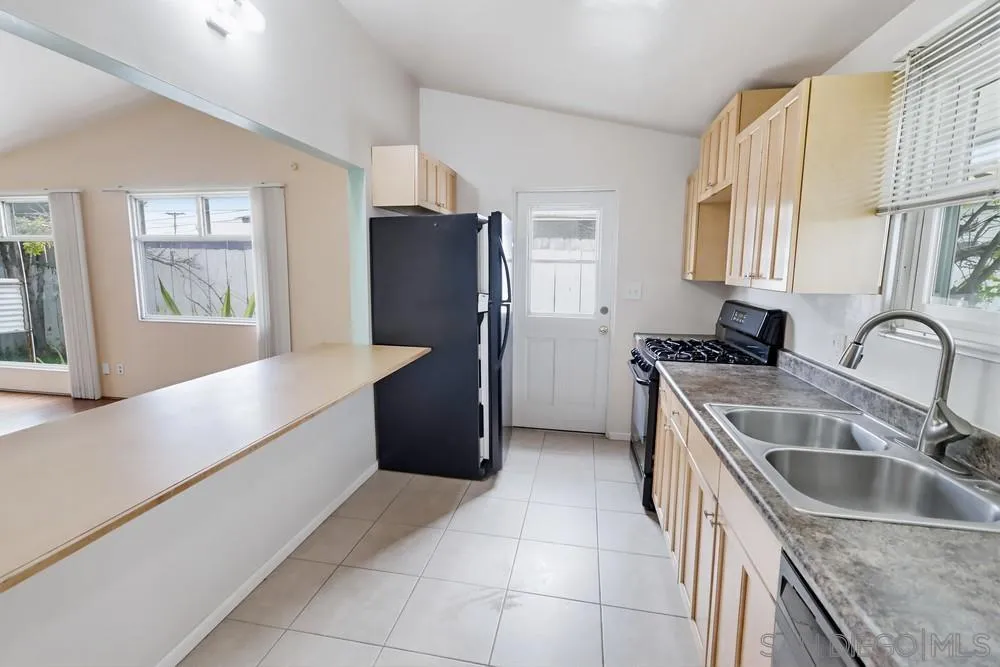 https://cdn.realtyfeed.com/cdn/127/260001884/33b00cd031633a055f01c527d77cf3e7.webp