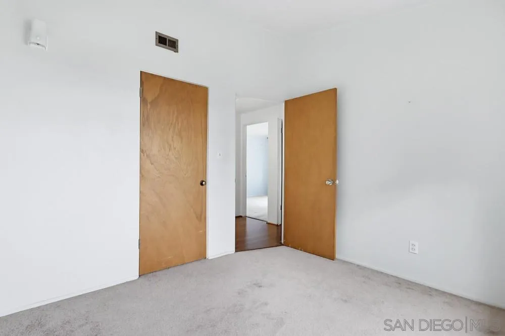 https://cdn.realtyfeed.com/cdn/127/260001884/351b2363108b7f78b9bda0bcb1b9b7bf.webp