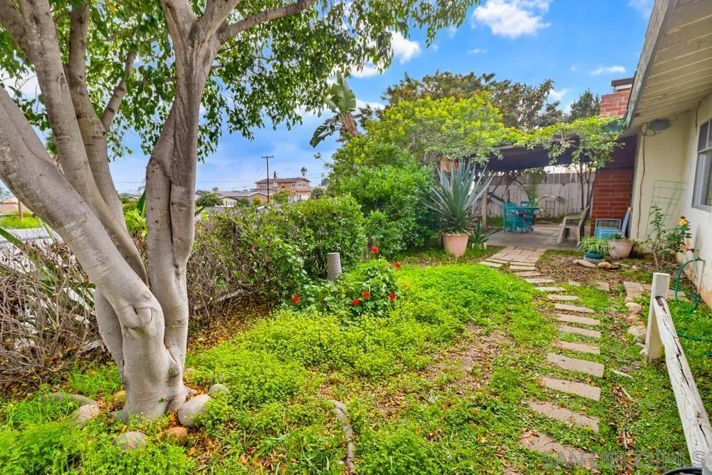 https://cdn.realtyfeed.com/cdn/127/260001884/5b7e2682bd36aae7f3520ac24ffdd04d.webp