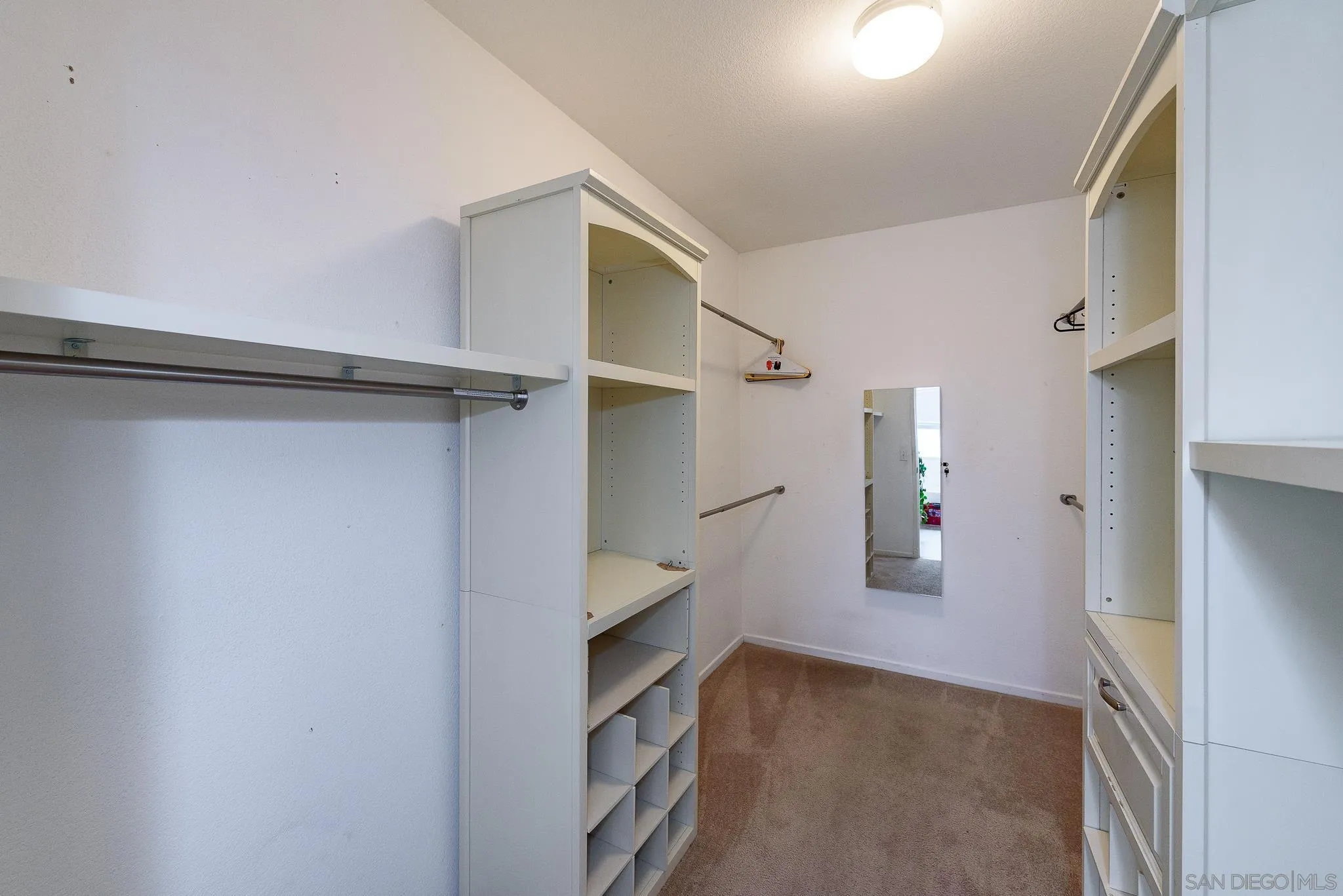 https://cdn.realtyfeed.com/cdn/127/260001890/2432ea8b61bf1c7540d71c228c72cbf7.webp