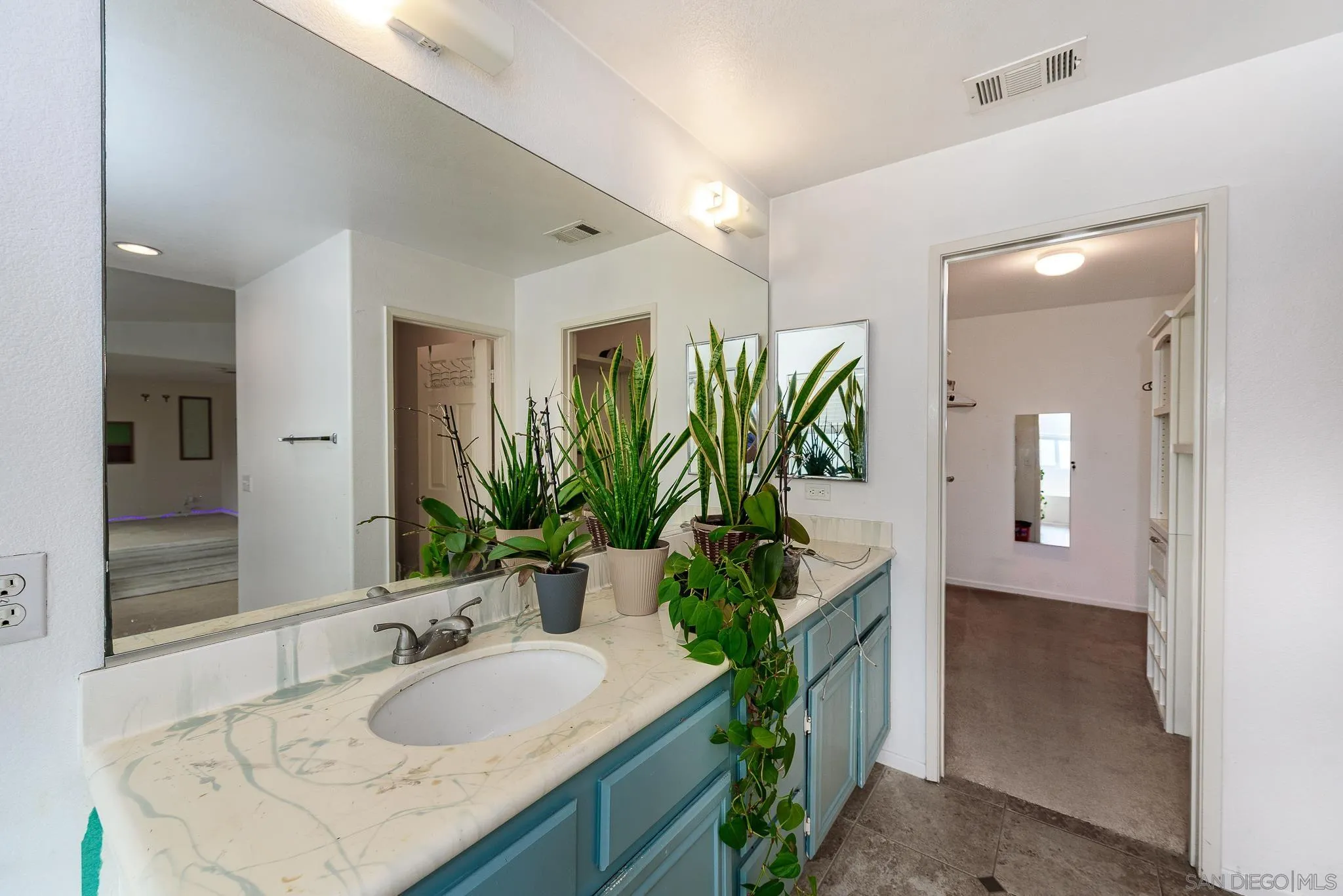 https://cdn.realtyfeed.com/cdn/127/260001890/60127d0553b046104b039e74ef421fa4.webp