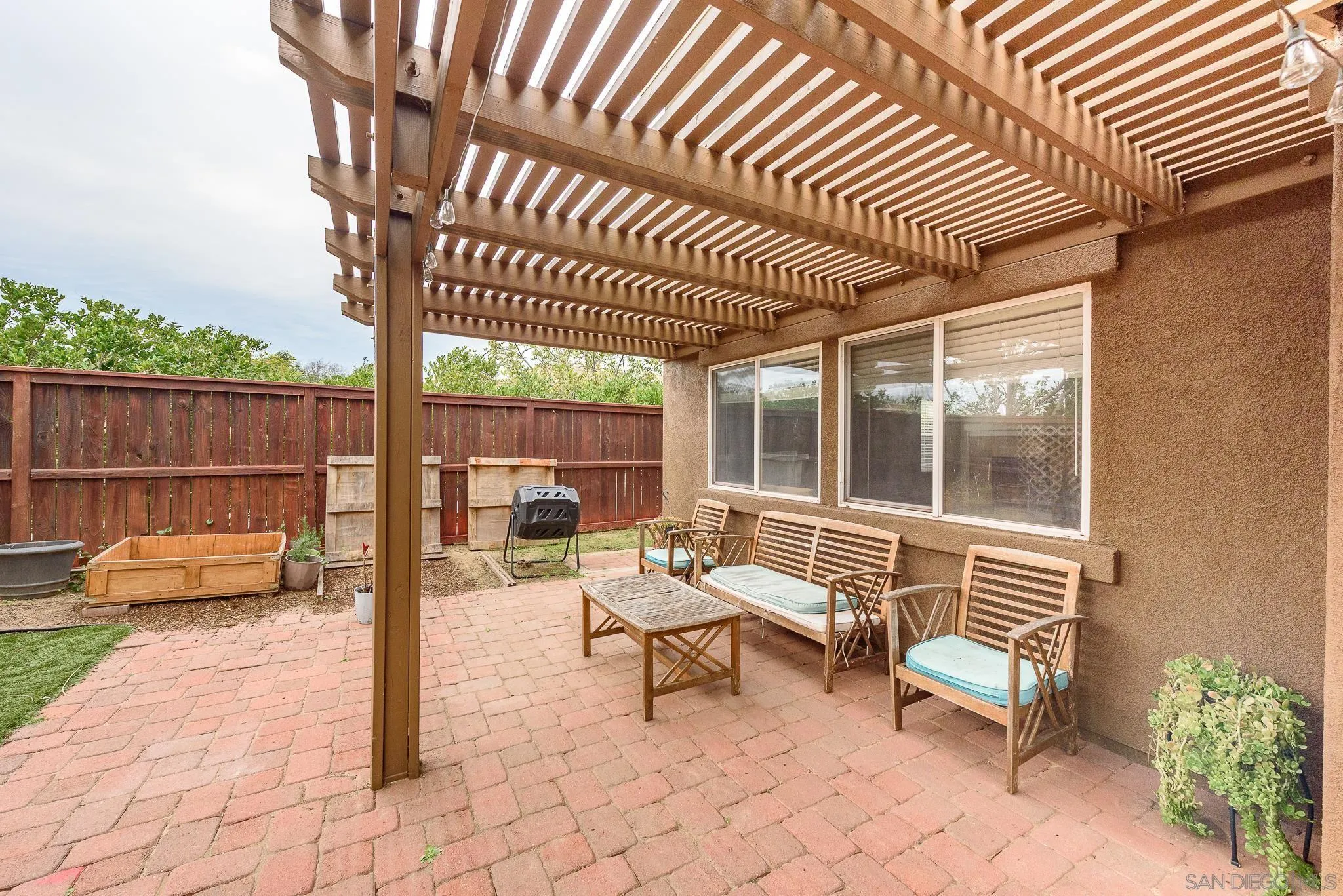 https://cdn.realtyfeed.com/cdn/127/260001890/60f9f157d2b6e3ee5b721fde5b001ebb.webp