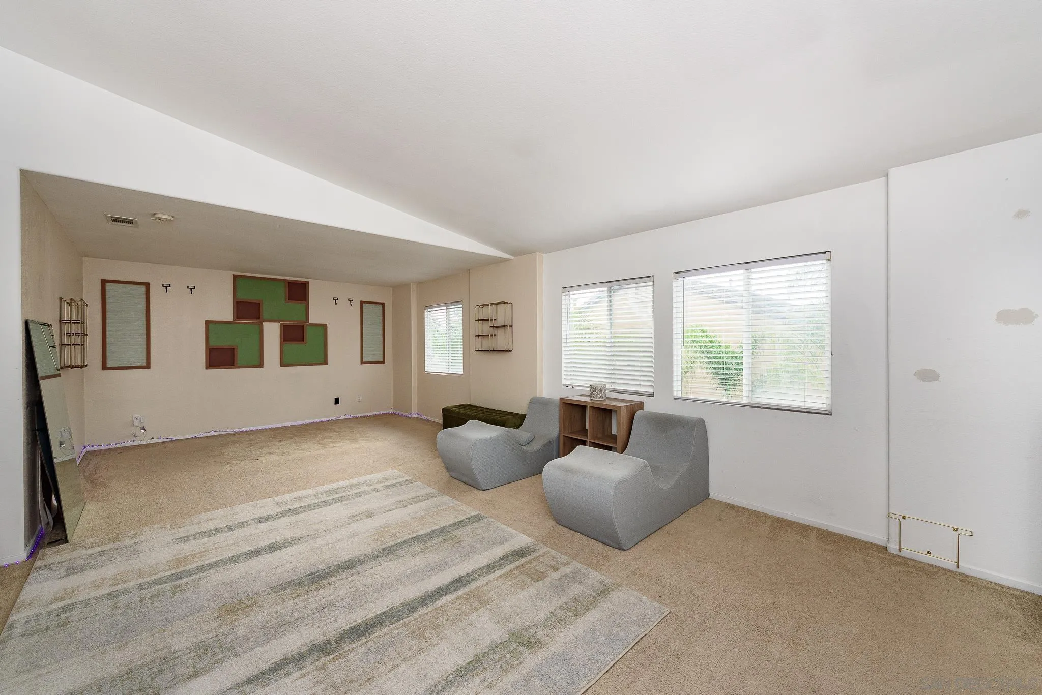 https://cdn.realtyfeed.com/cdn/127/260001890/729299820f3d3aa305d087ee648636de.webp