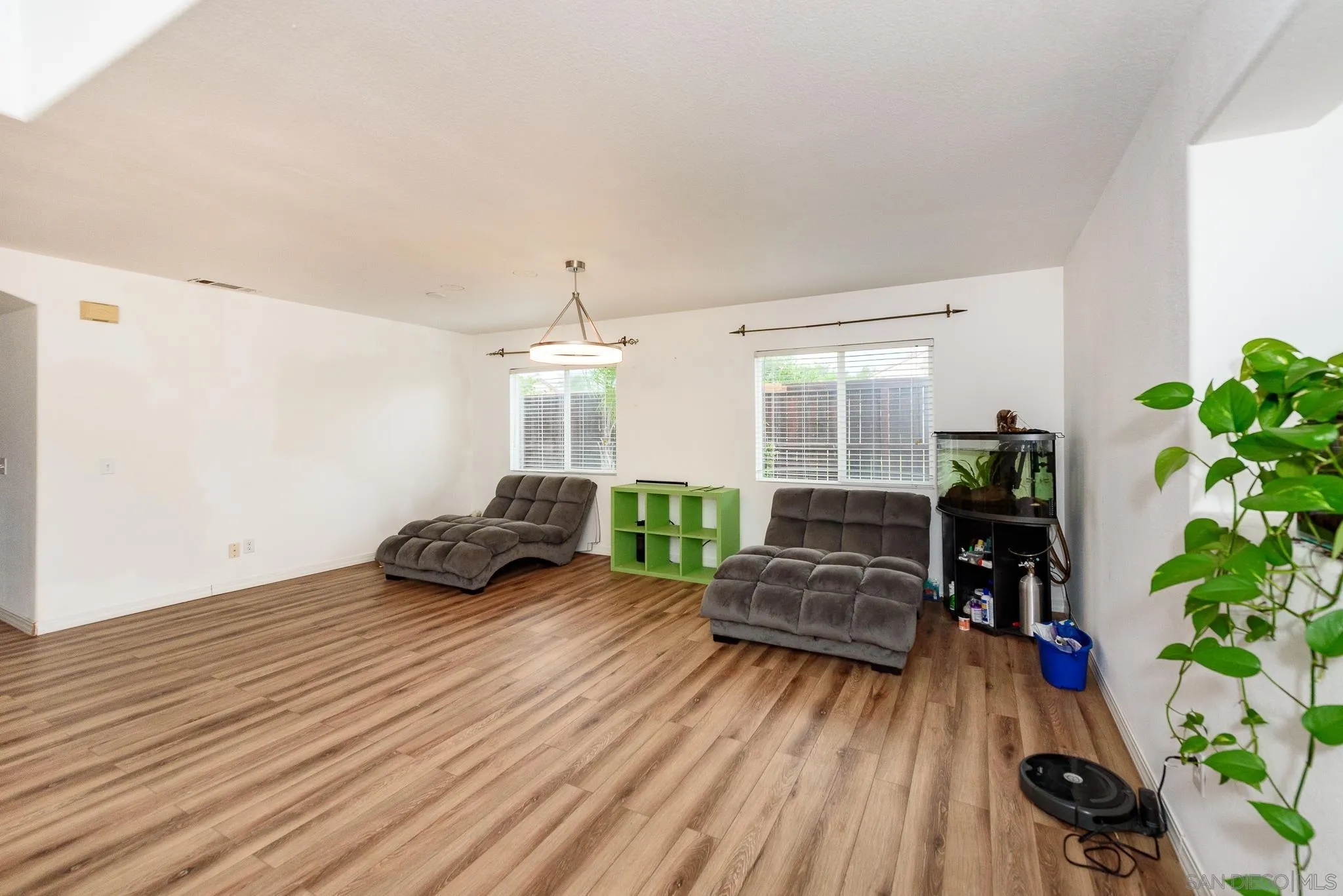 https://cdn.realtyfeed.com/cdn/127/260001890/89895769af1875b82cb97a49f96e3dba.webp