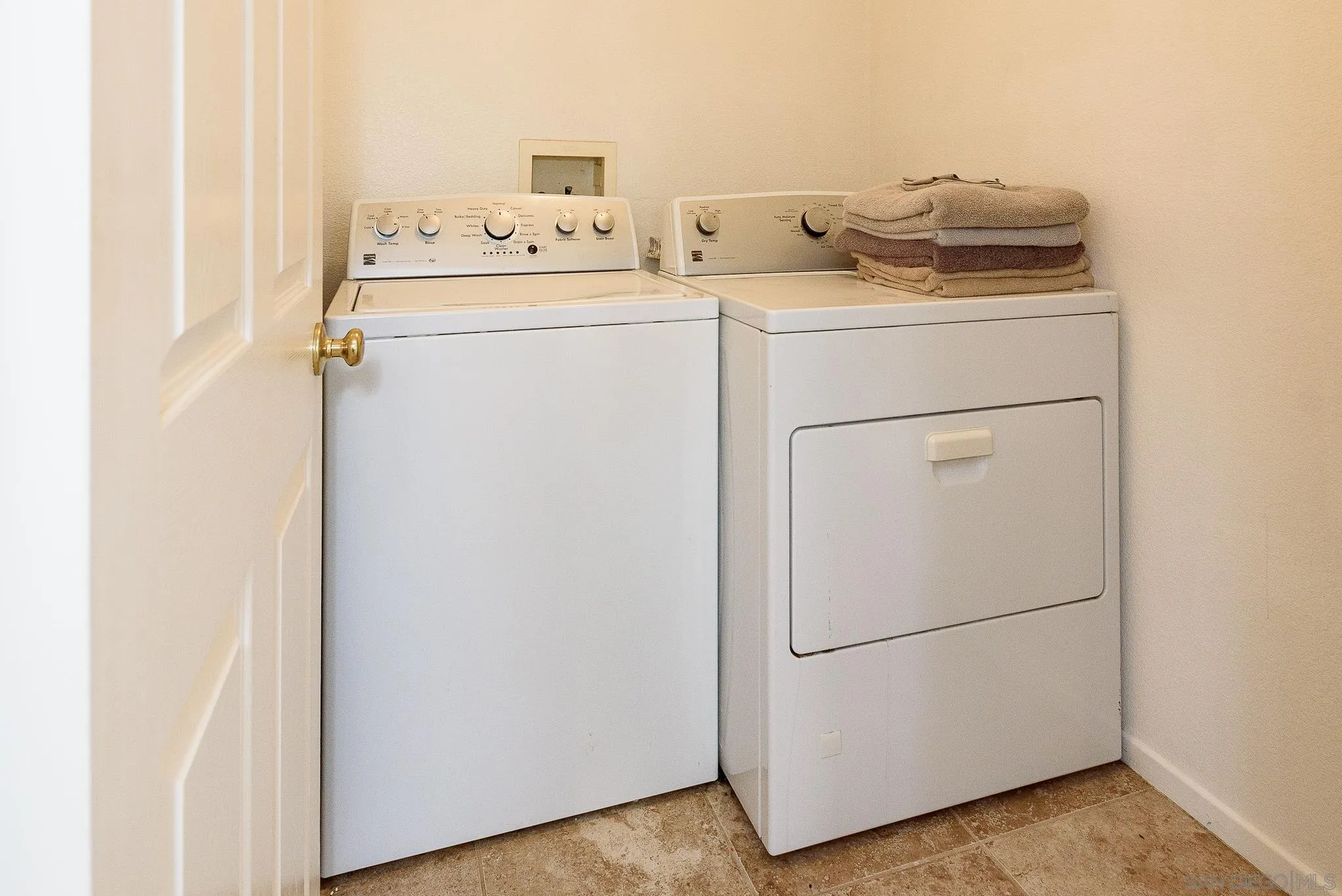 https://cdn.realtyfeed.com/cdn/127/260001890/9de38d56eed1f4979e9fdb10194ea65e.webp