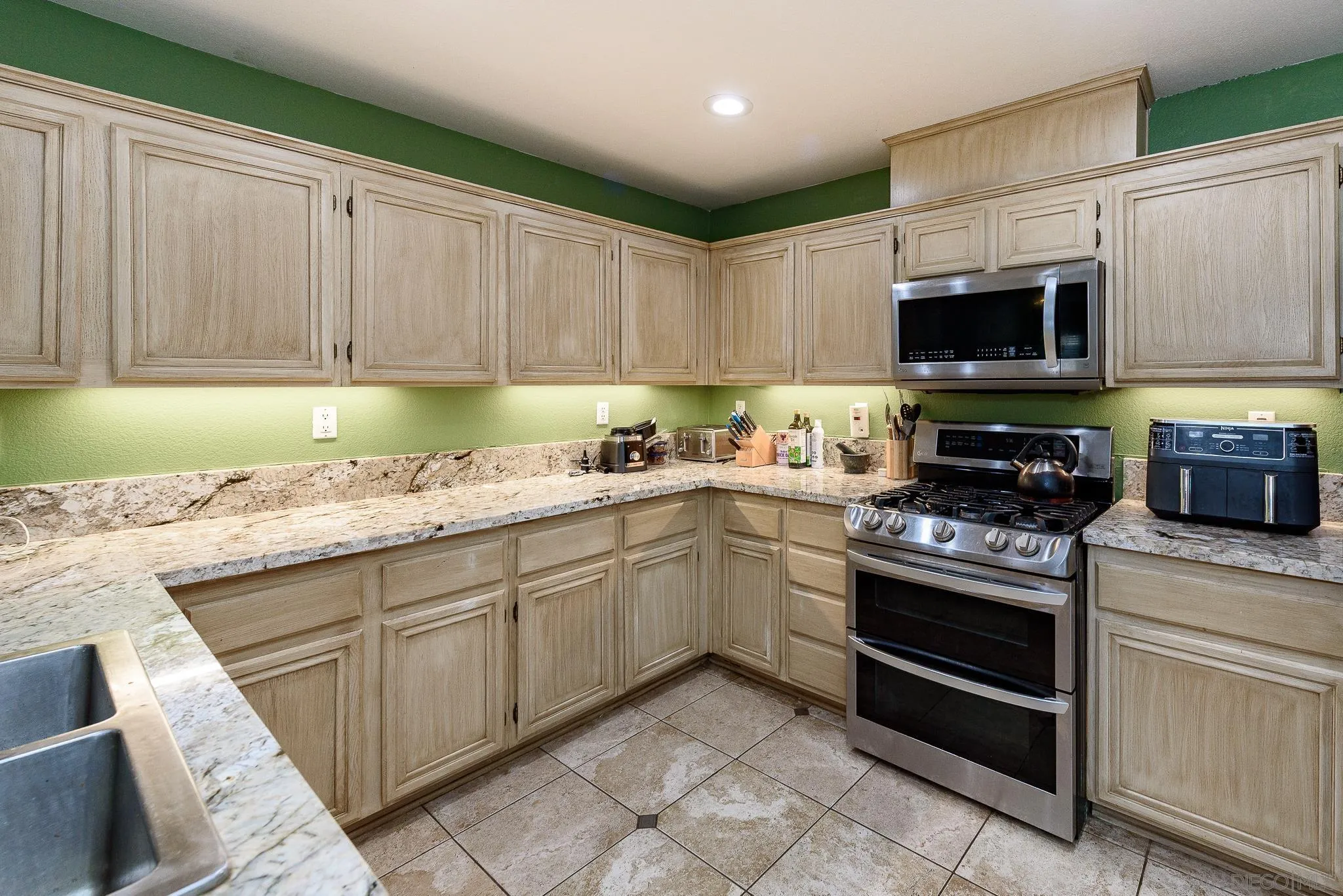 https://cdn.realtyfeed.com/cdn/127/260001890/a85294f3a92cb516f32e89d63b123011.webp