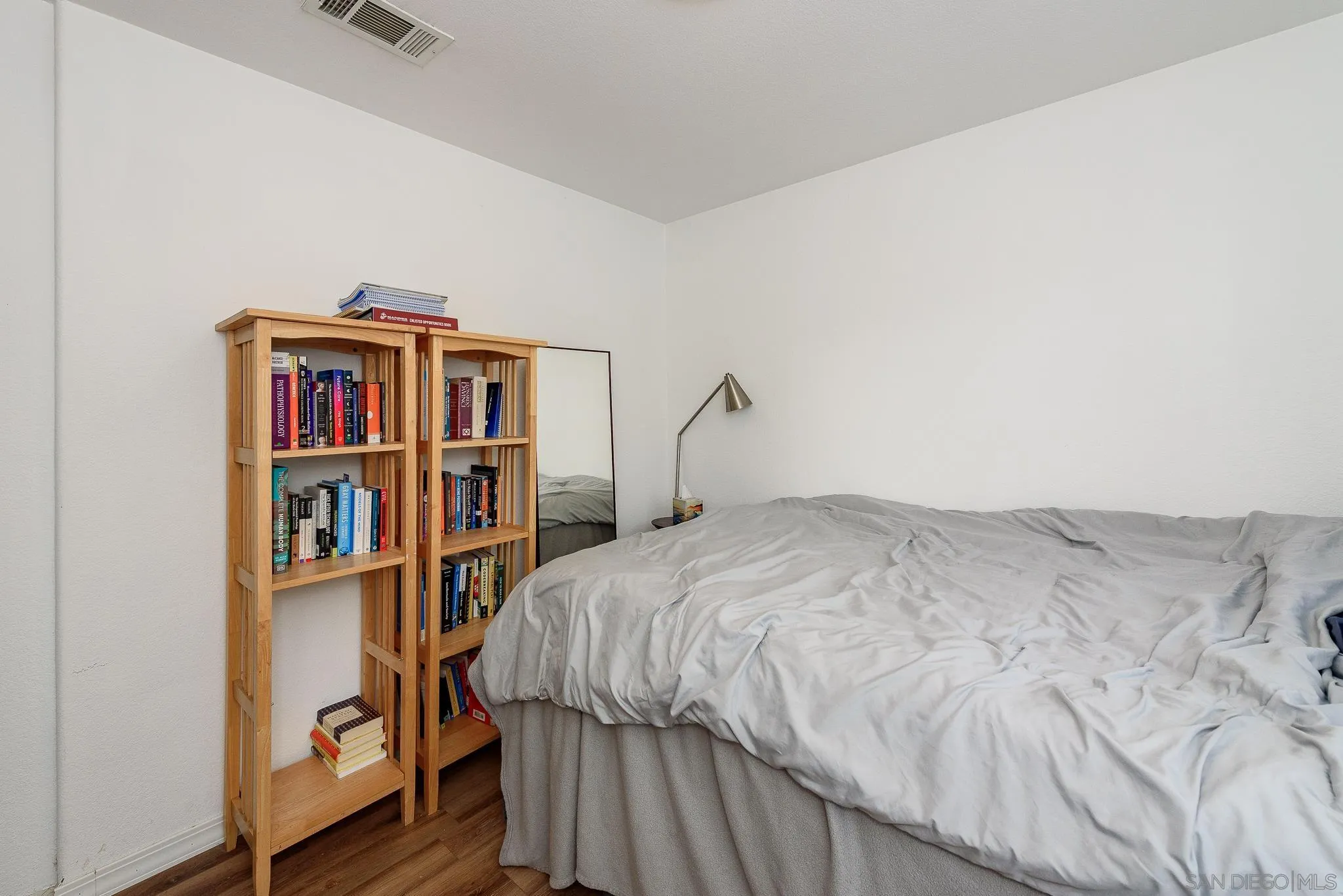 https://cdn.realtyfeed.com/cdn/127/260001890/bcc34472f47888b0643aa33afc3853a0.webp