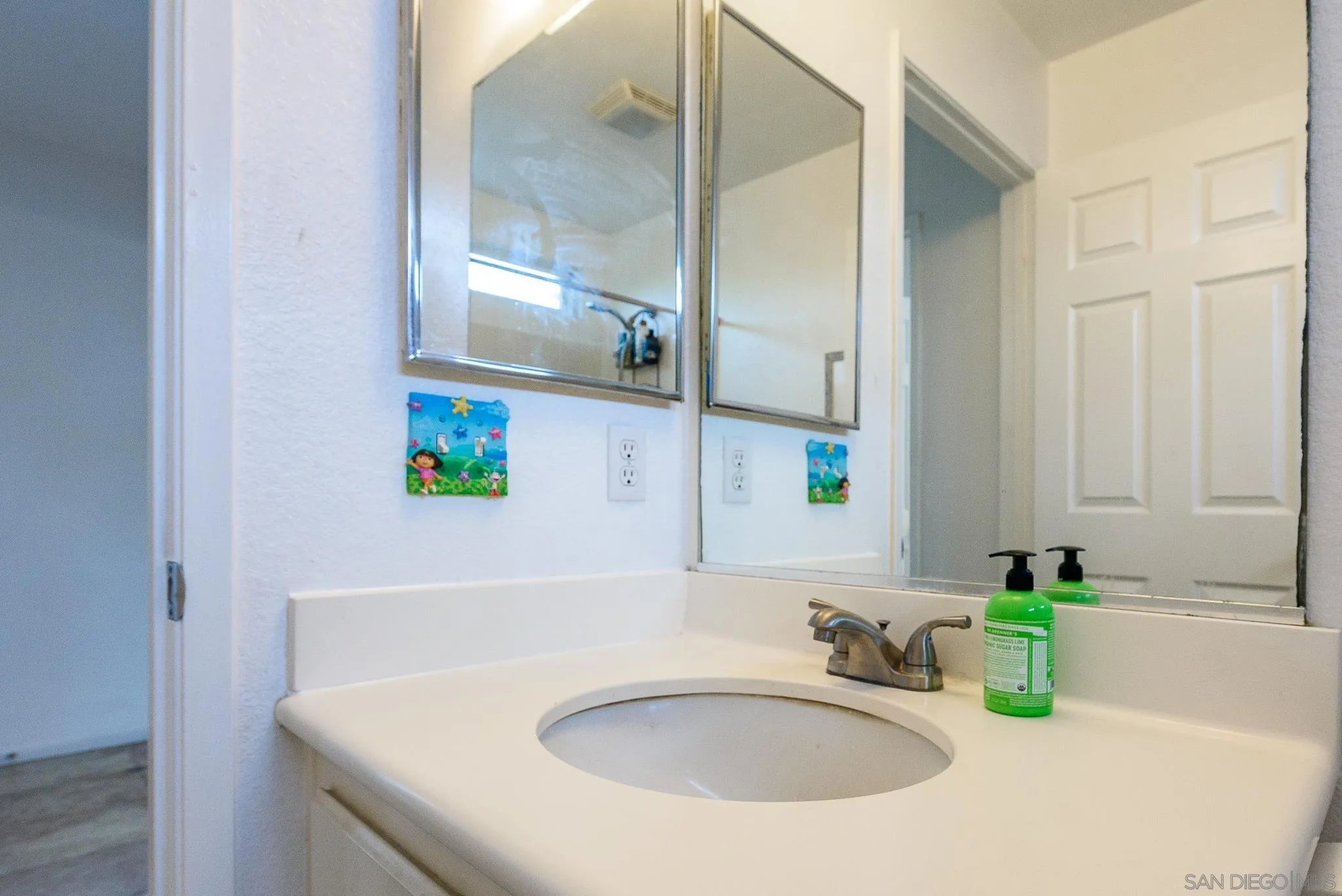 https://cdn.realtyfeed.com/cdn/127/260001890/d26d7608c31160d482ef1afd721d3f11.webp