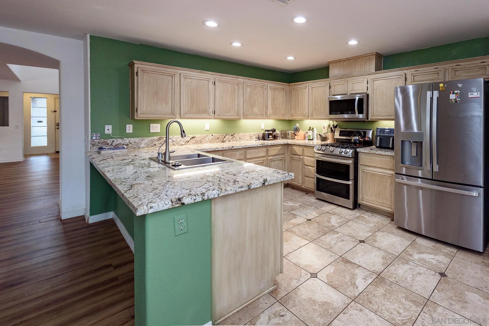https://cdn.realtyfeed.com/cdn/127/260001890/fc65260336c2214aea56f800b9fb6904.webp