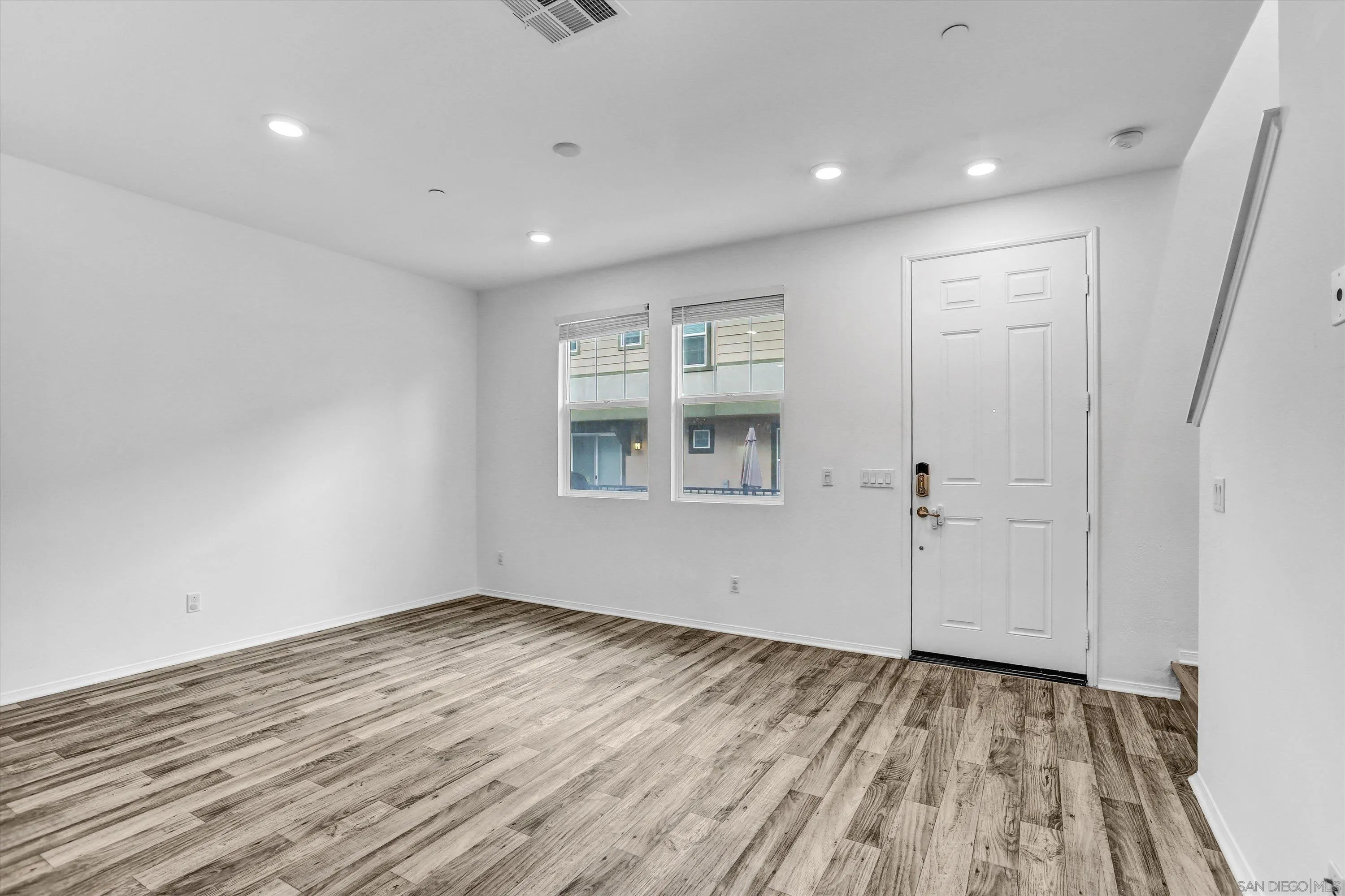 https://cdn.realtyfeed.com/cdn/127/260001891/0c24247312d2593da58e32d96c6956ec.webp