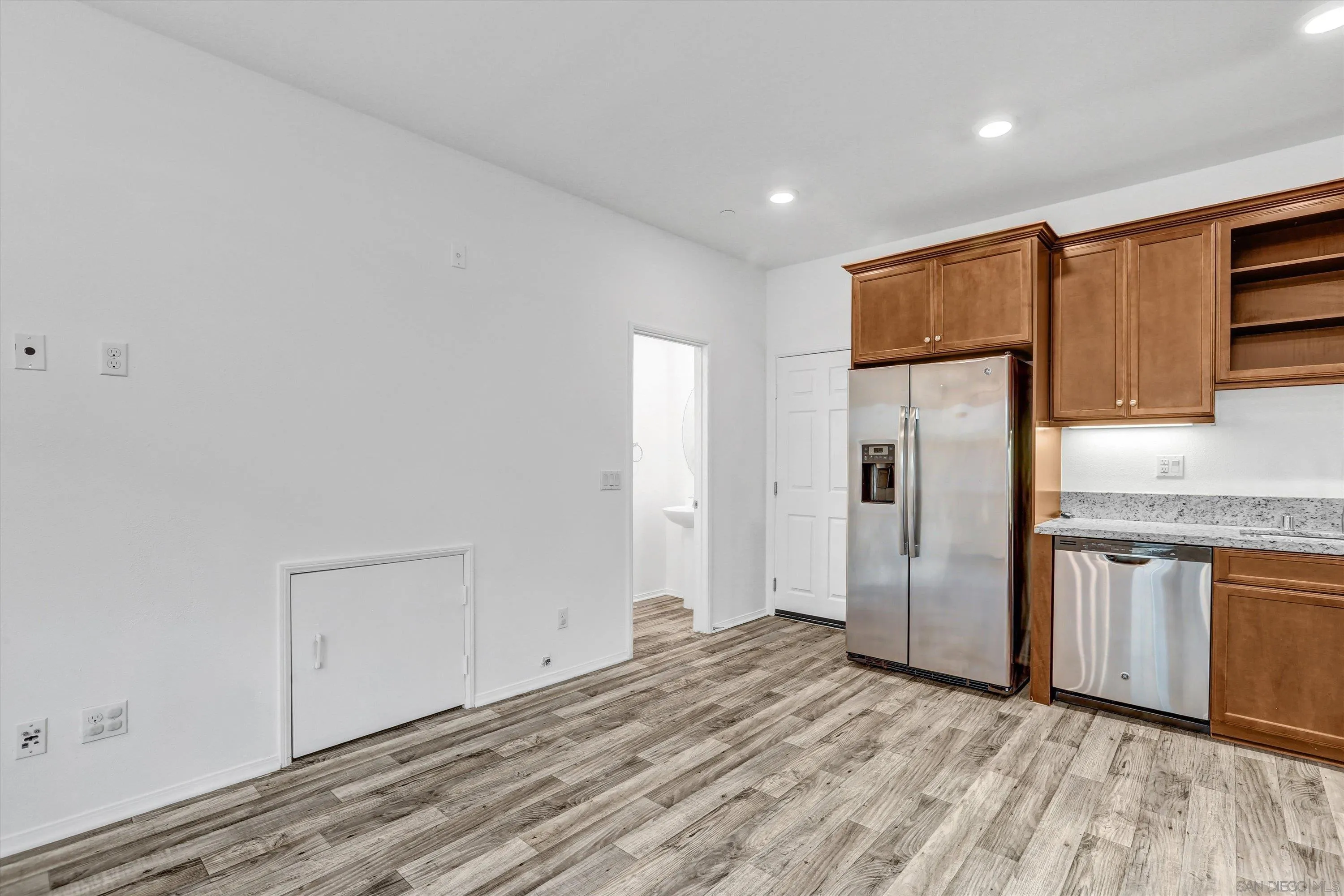 https://cdn.realtyfeed.com/cdn/127/260001891/6d82c7173cd00344c9acaeb062192b55.webp