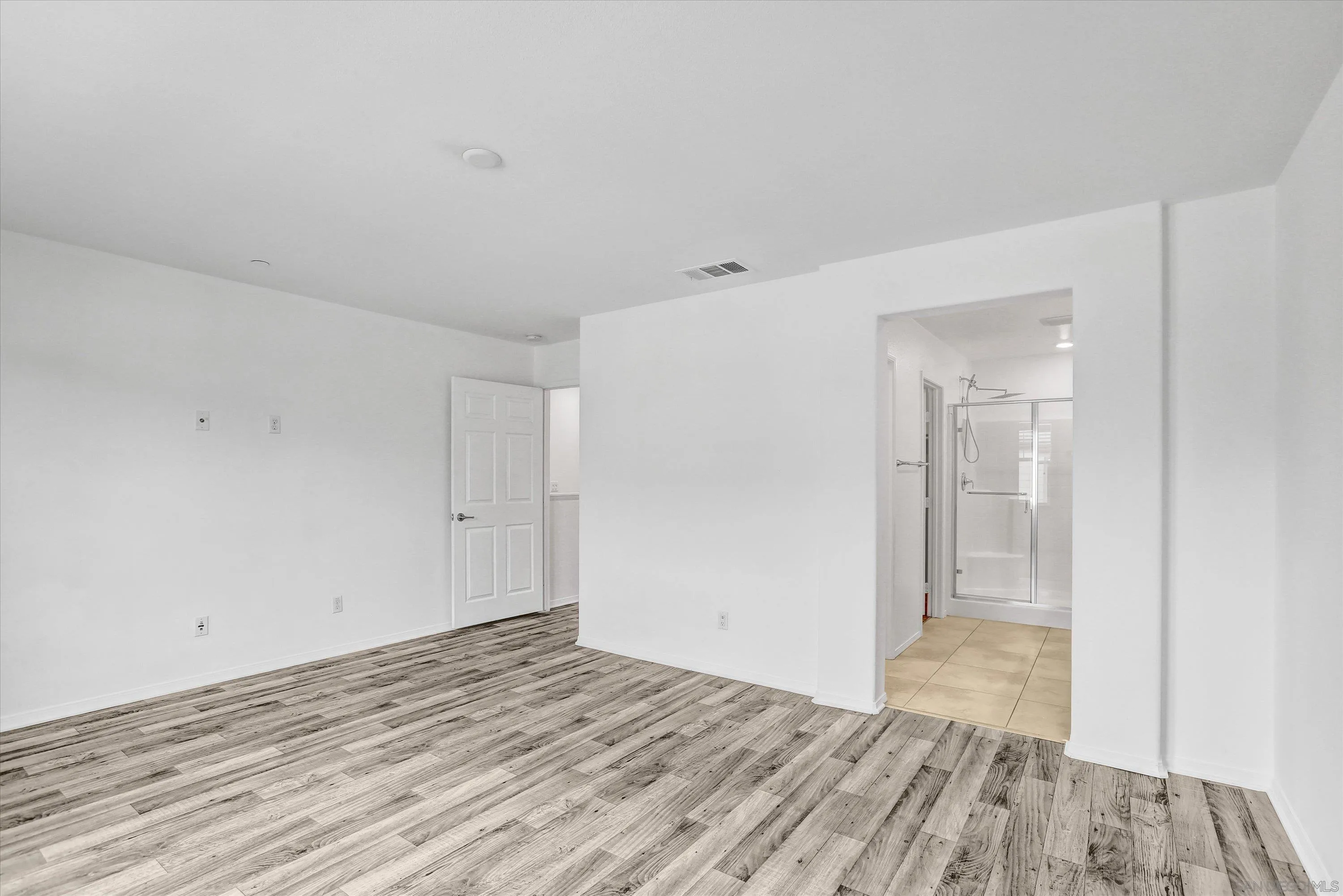 https://cdn.realtyfeed.com/cdn/127/260001891/910e21f41cb2f06ee63398e0cb185e20.webp