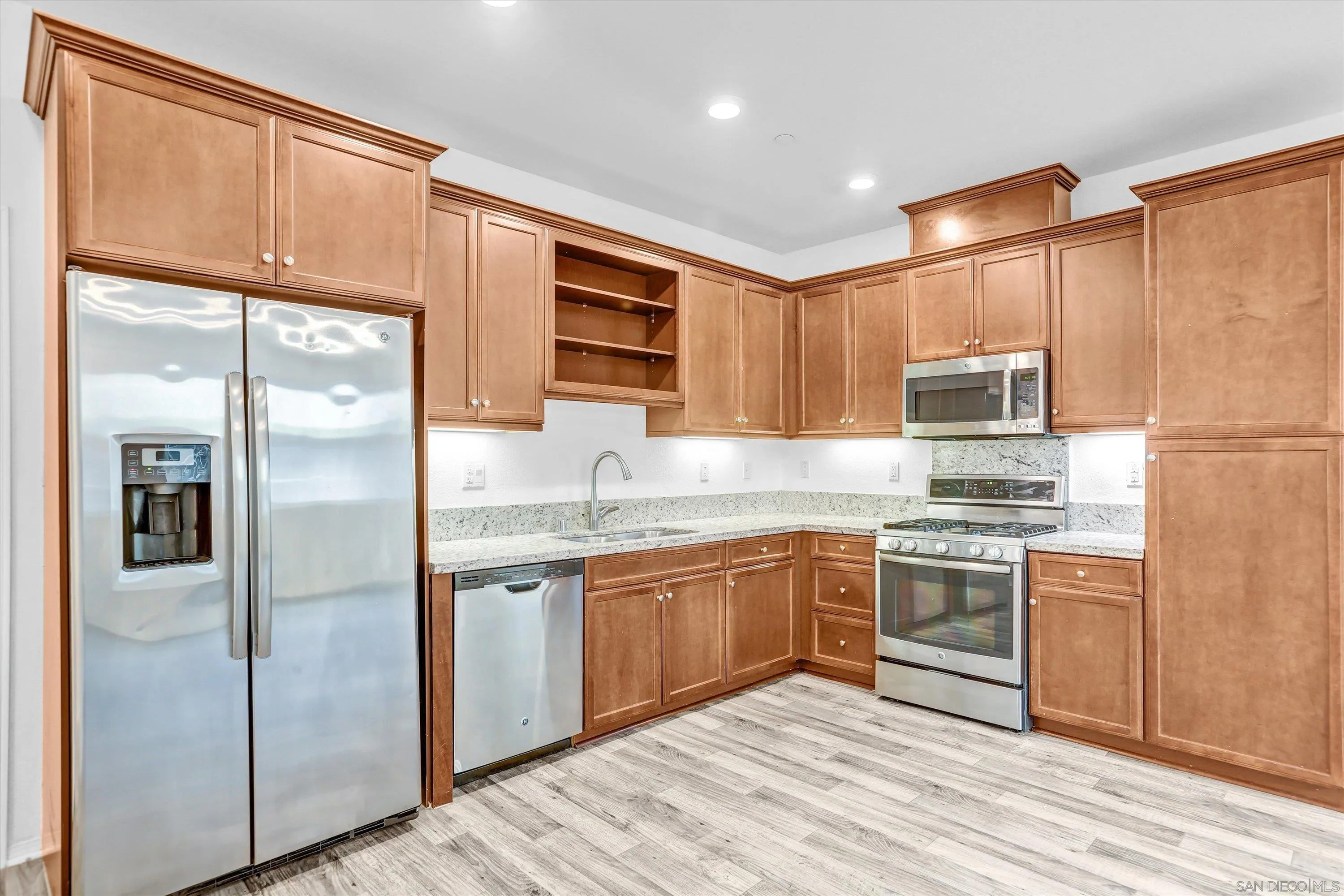 https://cdn.realtyfeed.com/cdn/127/260001891/ee9d04b2149862c2c09a4117b957e158.webp