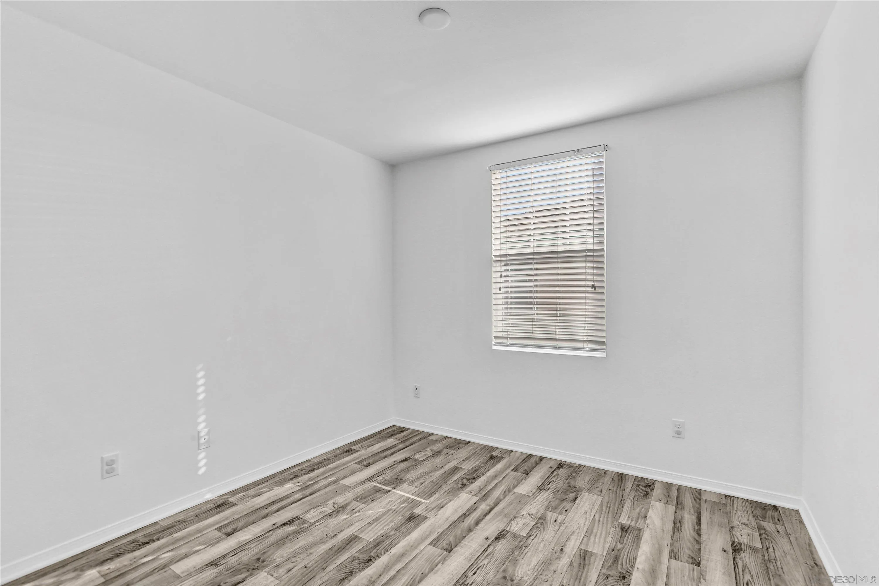 https://cdn.realtyfeed.com/cdn/127/260001891/f1d0307c7f8478463f4d32c009ce9cdd.webp