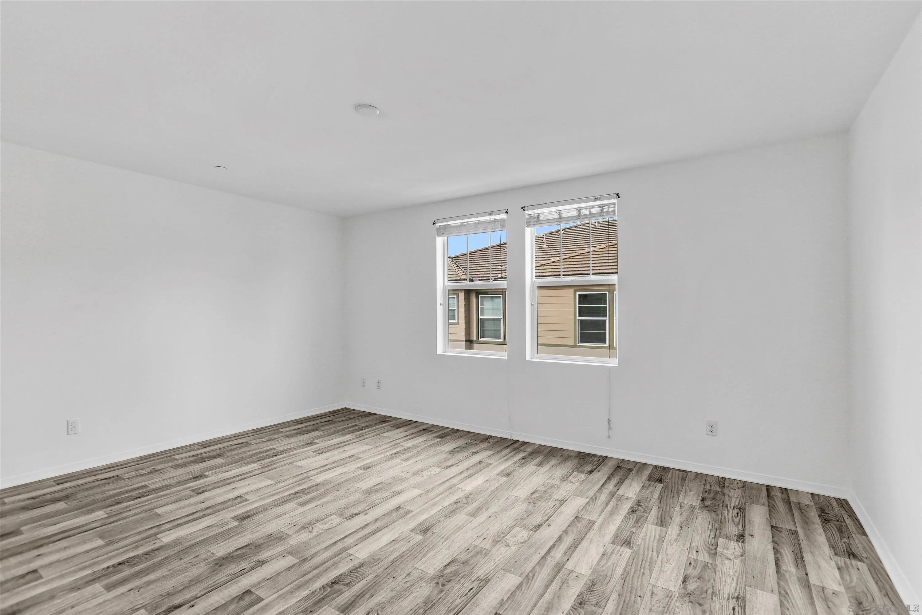 https://cdn.realtyfeed.com/cdn/127/260001891/f659d78d0c1e8c46935c2544e9592f46.webp