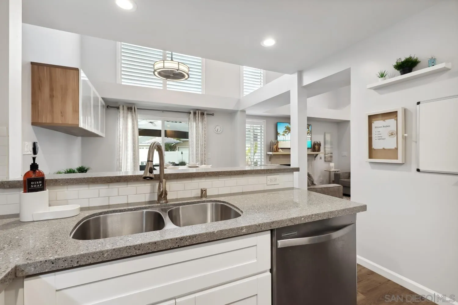 https://cdn.realtyfeed.com/cdn/127/2600019/cf09985f71612eb537c461e6c5e93386.webp