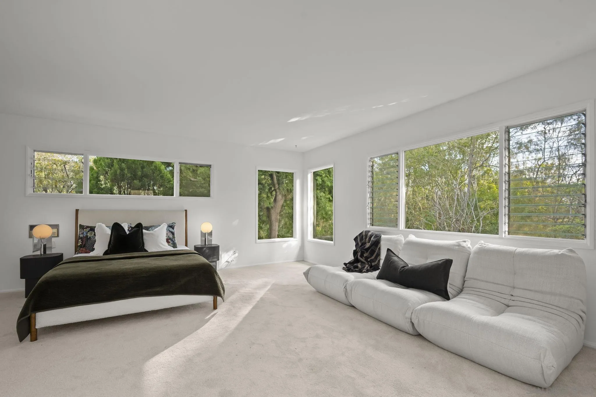 https://cdn.realtyfeed.com/cdn/127/260001905/407401ced3dc92f416884692a52778a0.webp