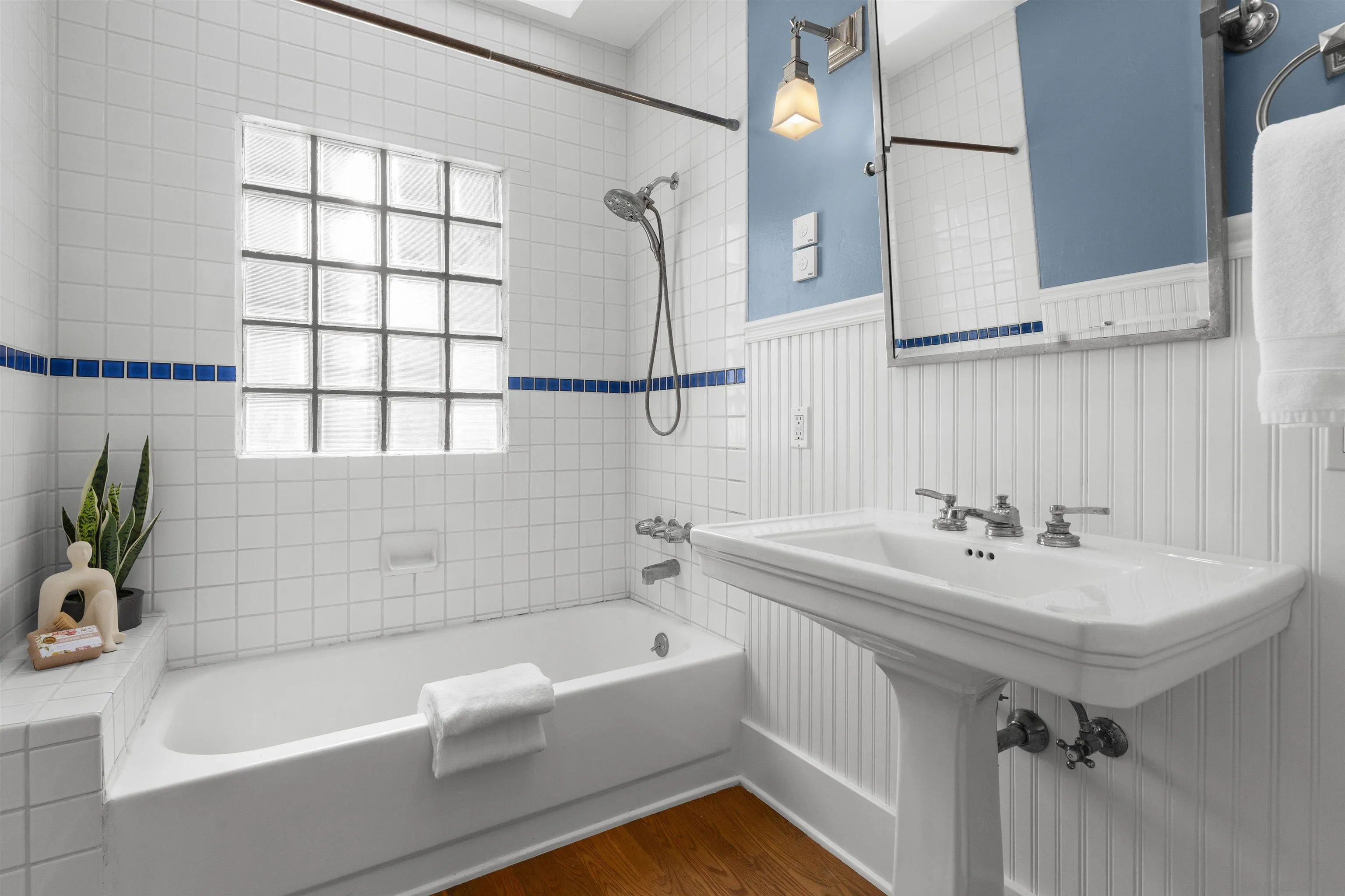 https://cdn.realtyfeed.com/cdn/127/260001907/f7eb2b19487d296461e0878202731aa7.webp