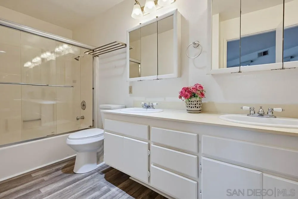 Photo #9: 260001911 Listing: Photo #9