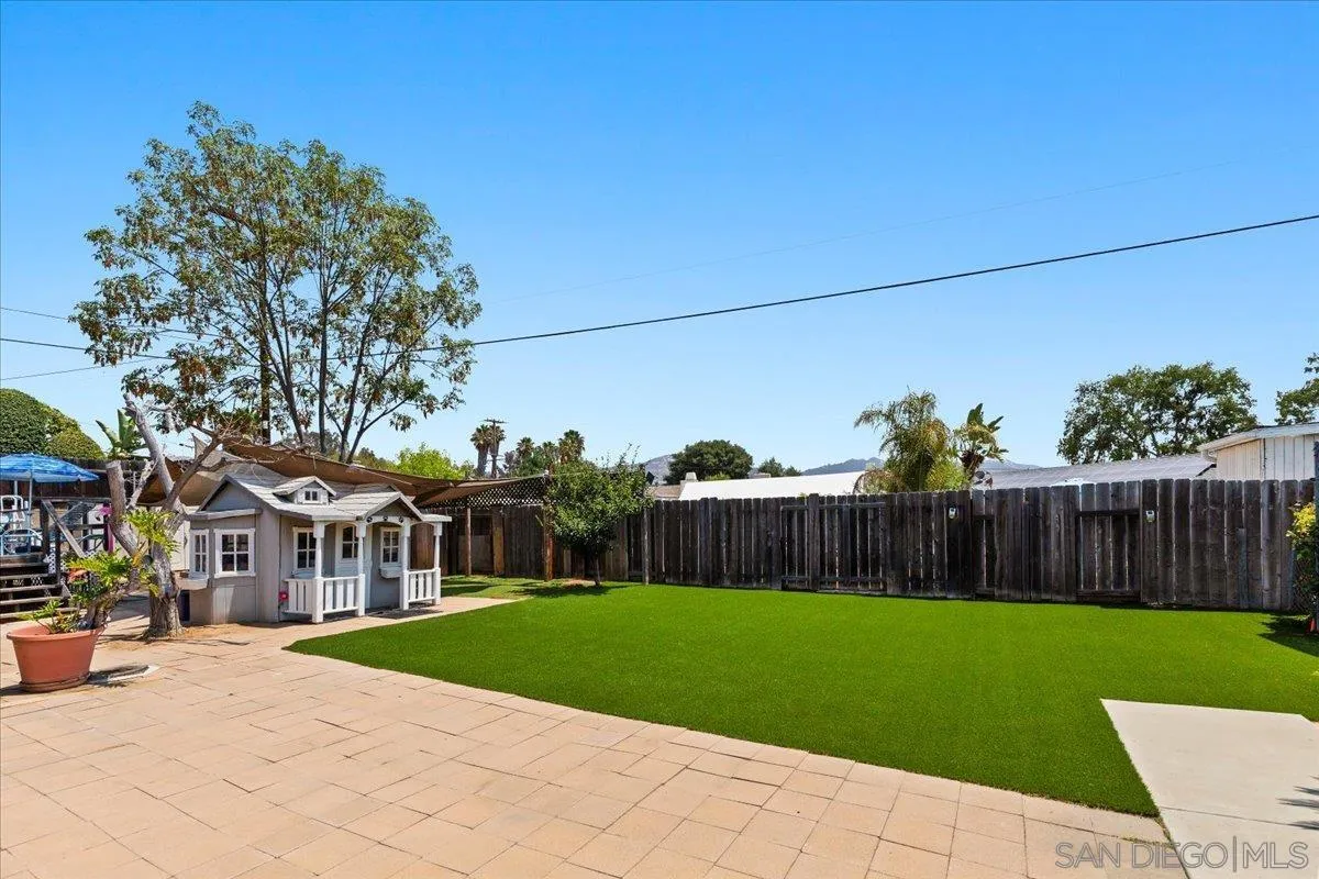 https://cdn.realtyfeed.com/cdn/127/260001912/71e1459b6eb69297912a1c3841be7e21.webp