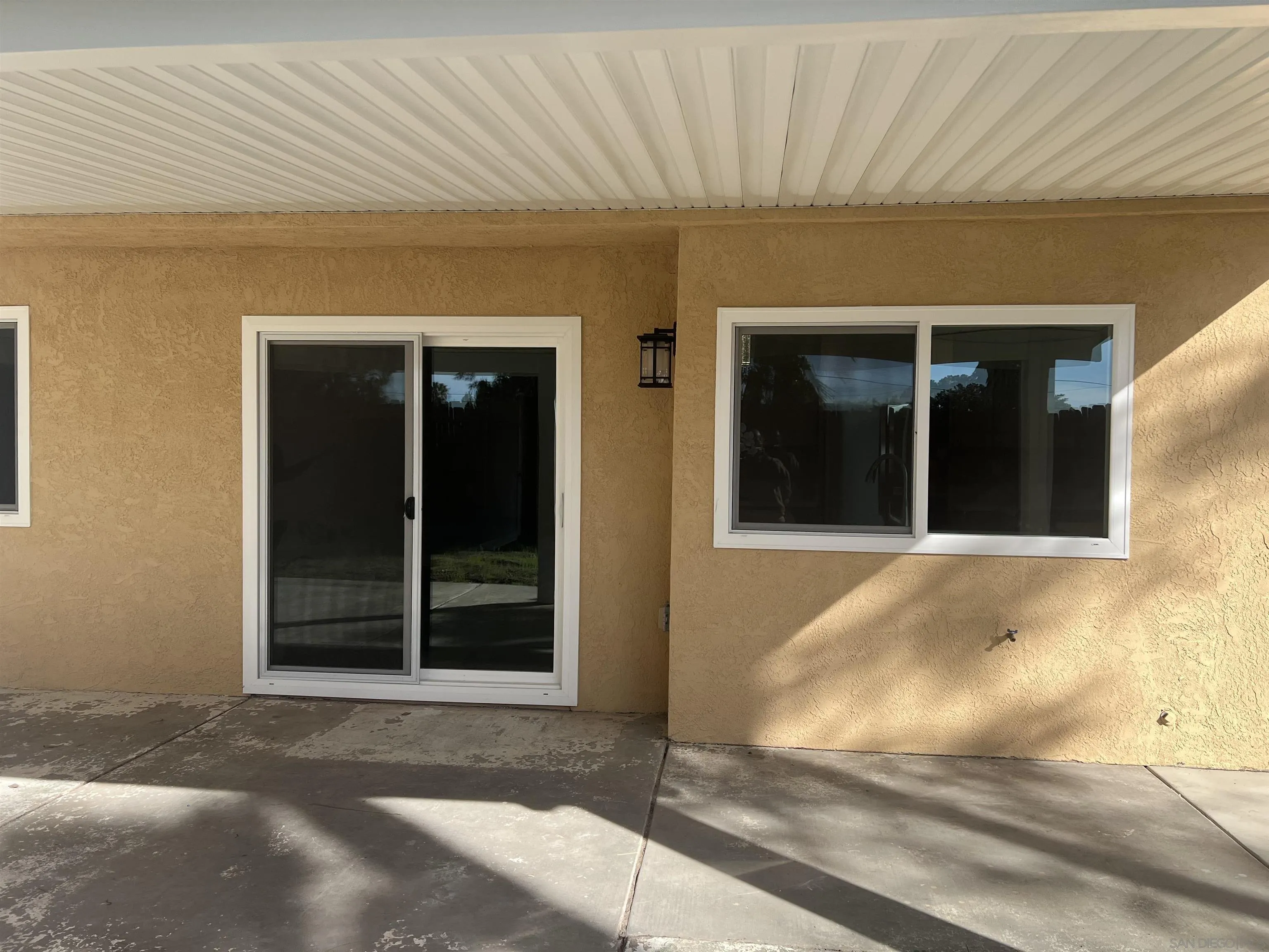 https://cdn.realtyfeed.com/cdn/127/260001913/77c00623aace25c04765273ba830c9b8.webp