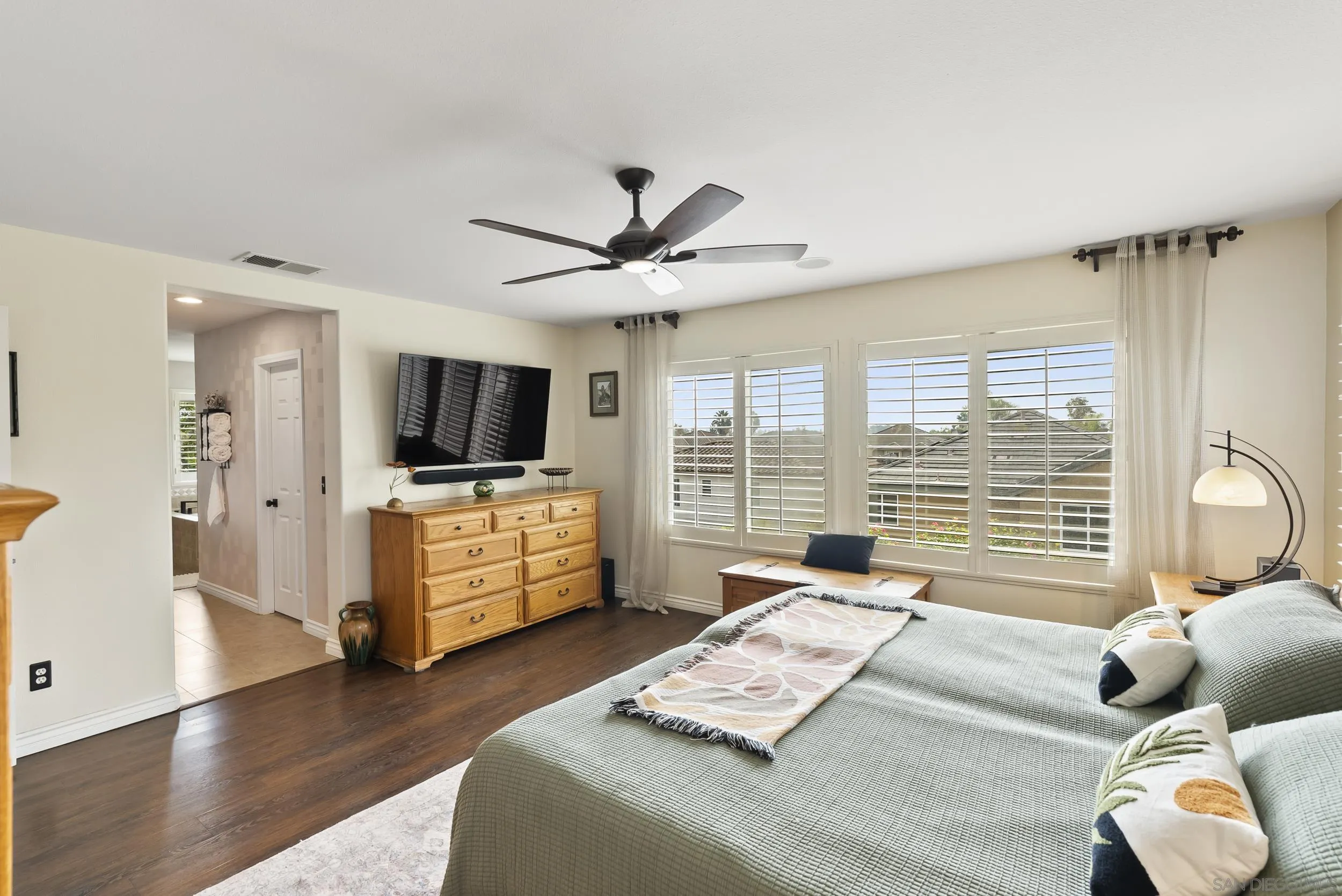 https://cdn.realtyfeed.com/cdn/127/260001915/4476f725666b55f8498c479fef1dab45.webp