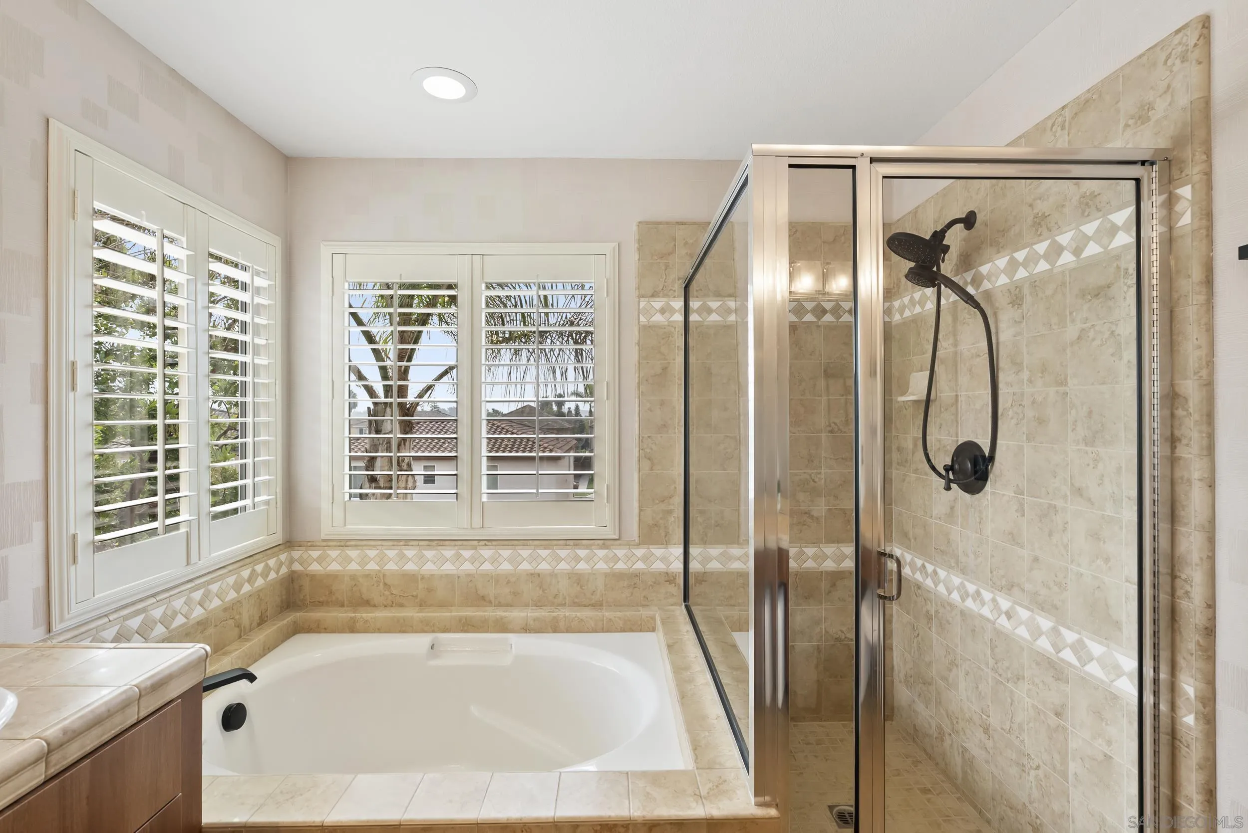 https://cdn.realtyfeed.com/cdn/127/260001915/4bb7790716c3c14ac8999a44d4c5f8e9.webp