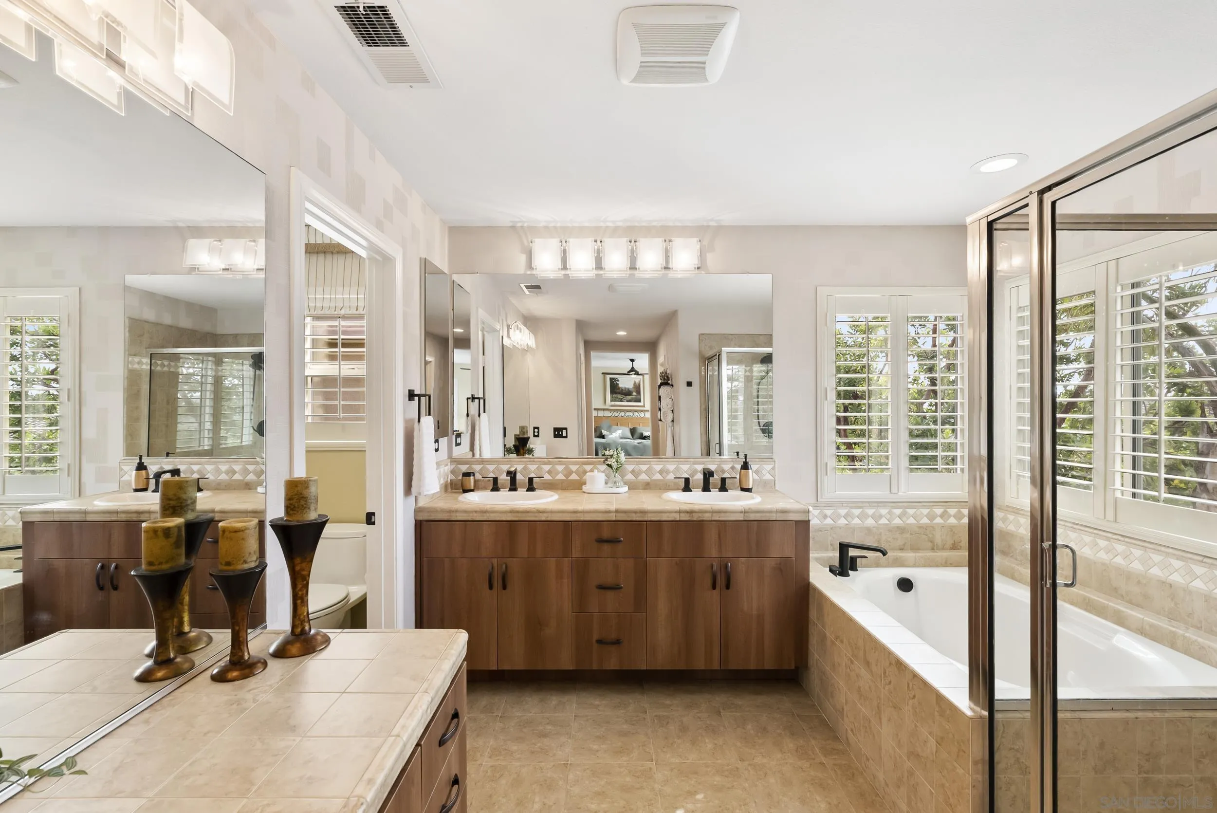 https://cdn.realtyfeed.com/cdn/127/260001915/aa1078c549a9ec2651b2d04ab435d8fc.webp