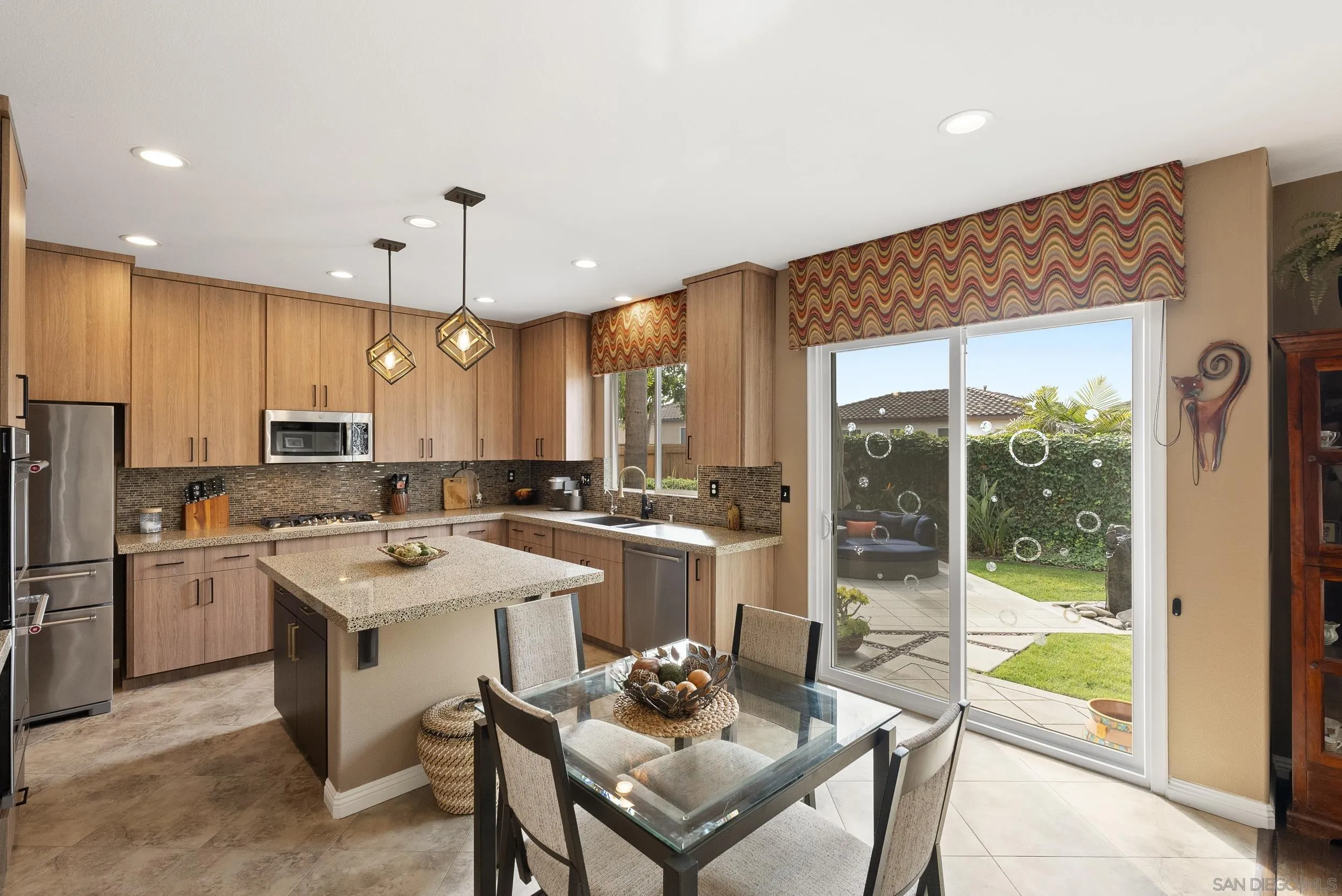 https://cdn.realtyfeed.com/cdn/127/260001915/c1e33661d941c628468c22e0e117257b.webp