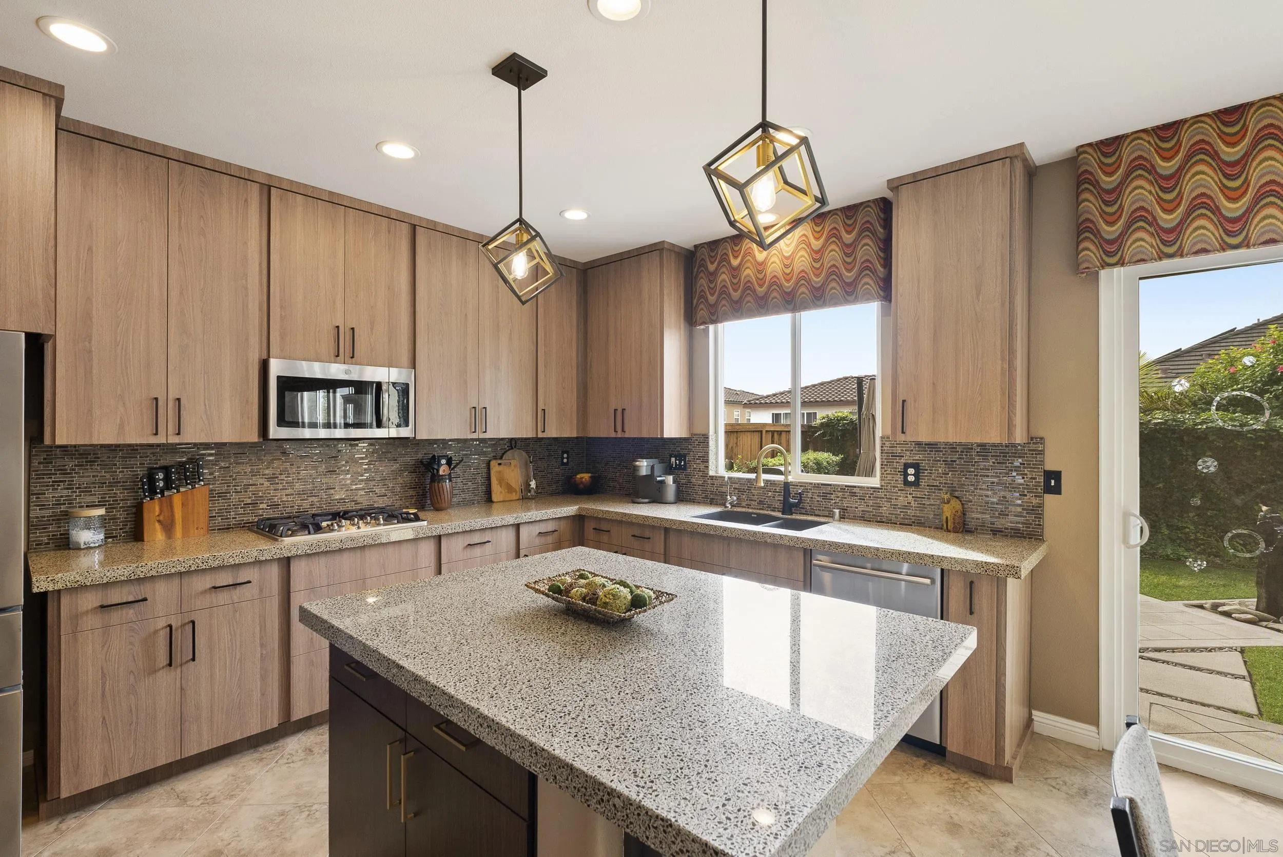 https://cdn.realtyfeed.com/cdn/127/260001915/c9bd2990b9430e6704cdc5a08cab63c5.webp