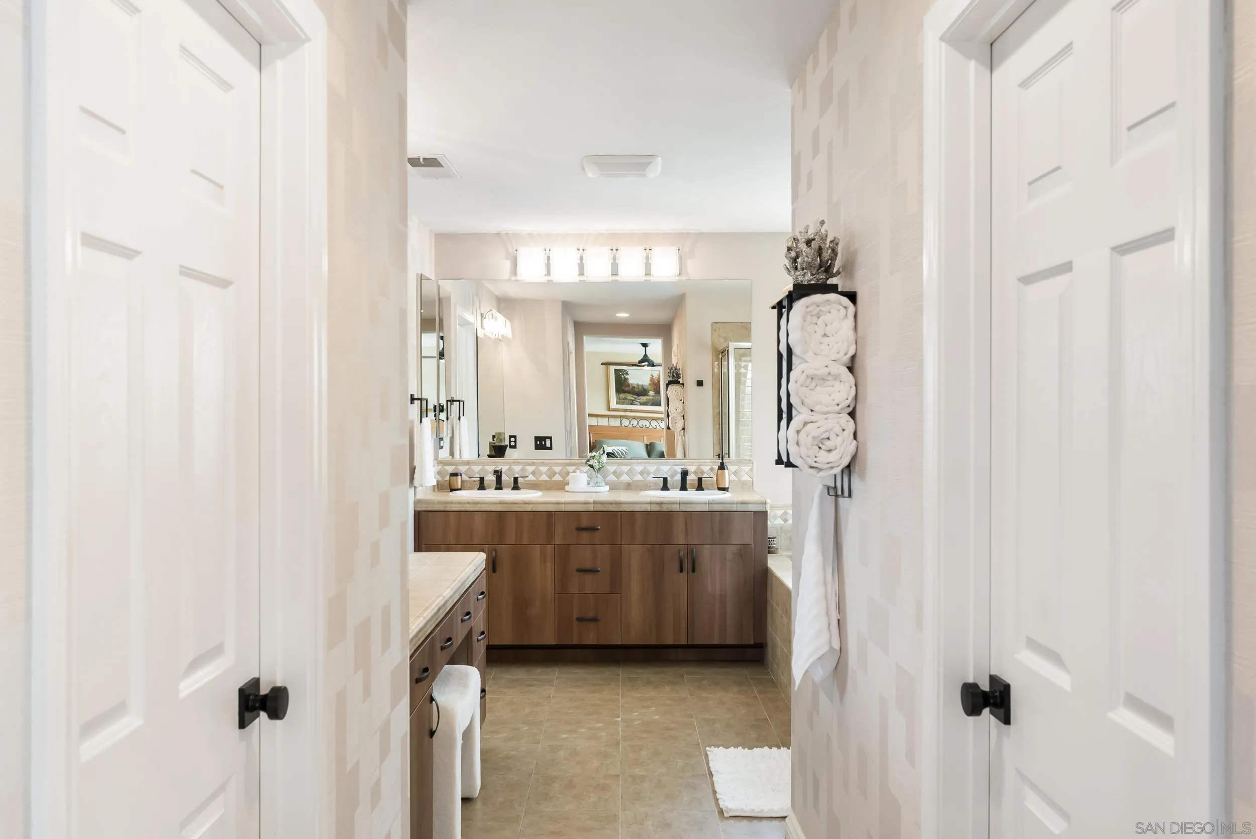 https://cdn.realtyfeed.com/cdn/127/260001915/e3a50ce1a9eced153c4601540b377cc2.webp