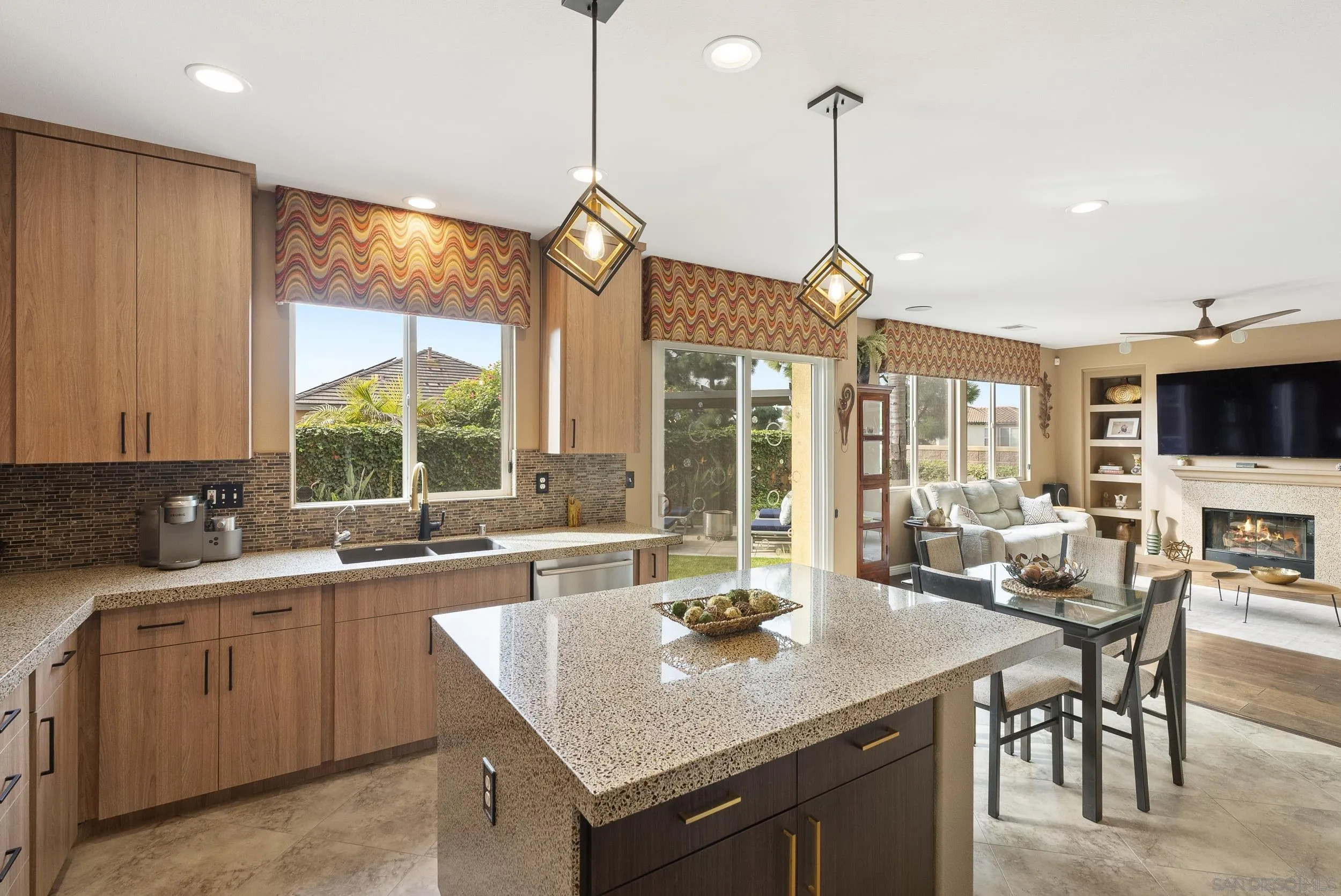 https://cdn.realtyfeed.com/cdn/127/260001915/e969ecee70590589c80c4982da273470.webp