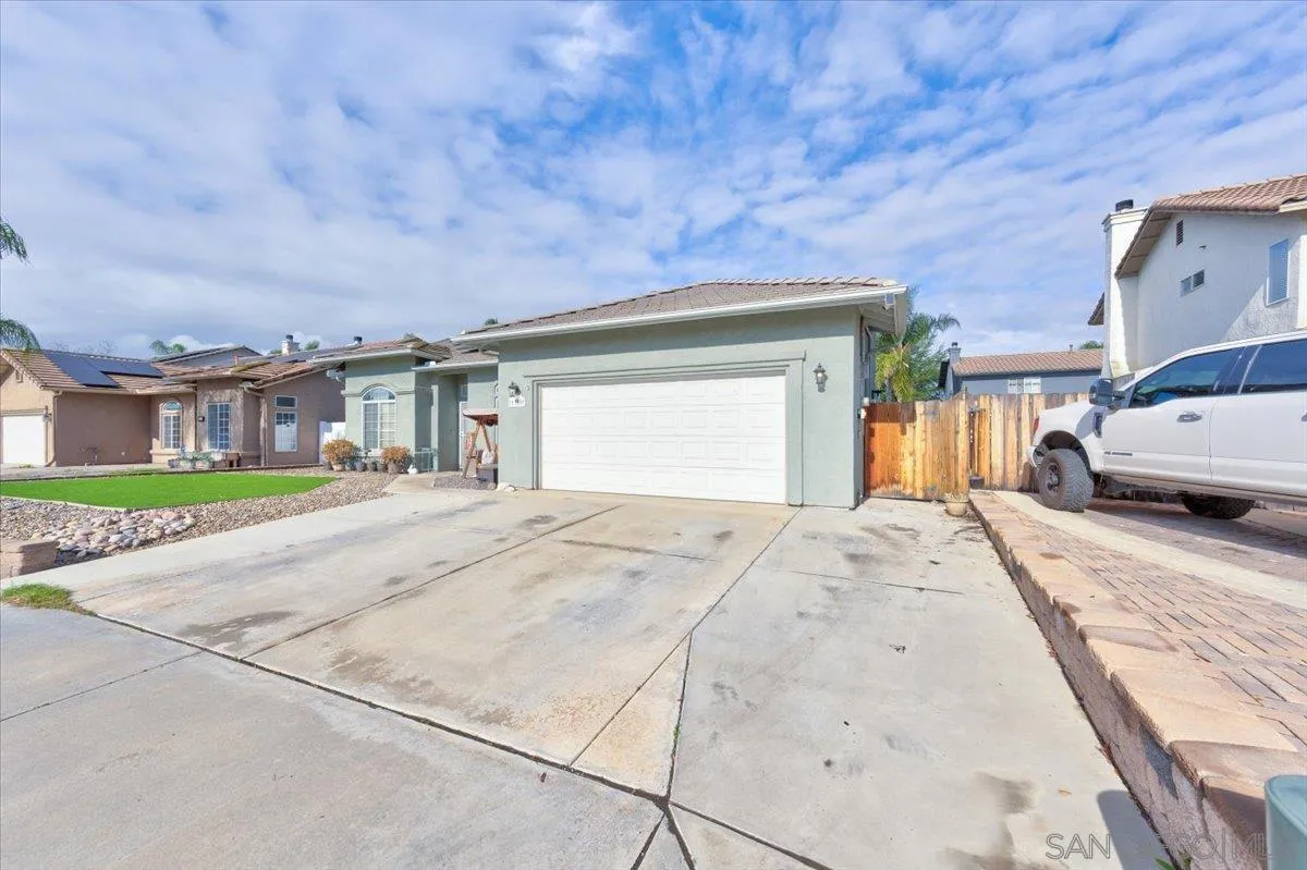 https://cdn.realtyfeed.com/cdn/127/260001916/97a21168d0dc7289434957cab1e805e5.webp