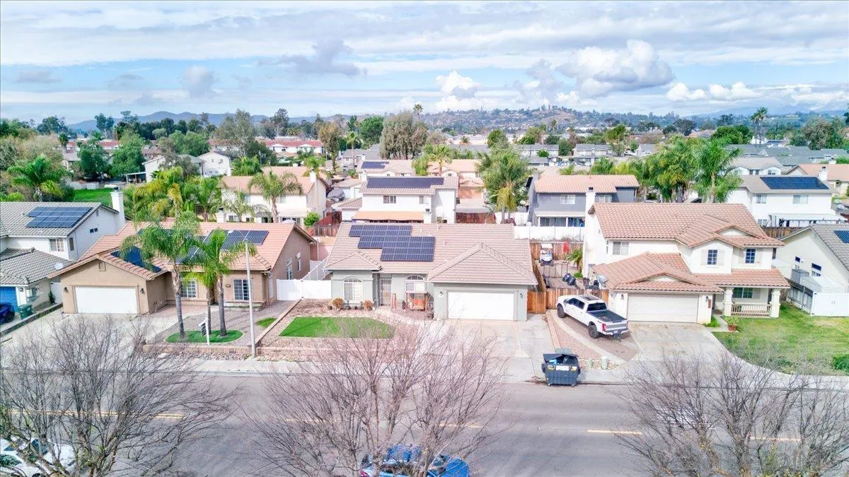 https://cdn.realtyfeed.com/cdn/127/260001916/e6ce39be816329556c562b46eb1ce1a4.webp