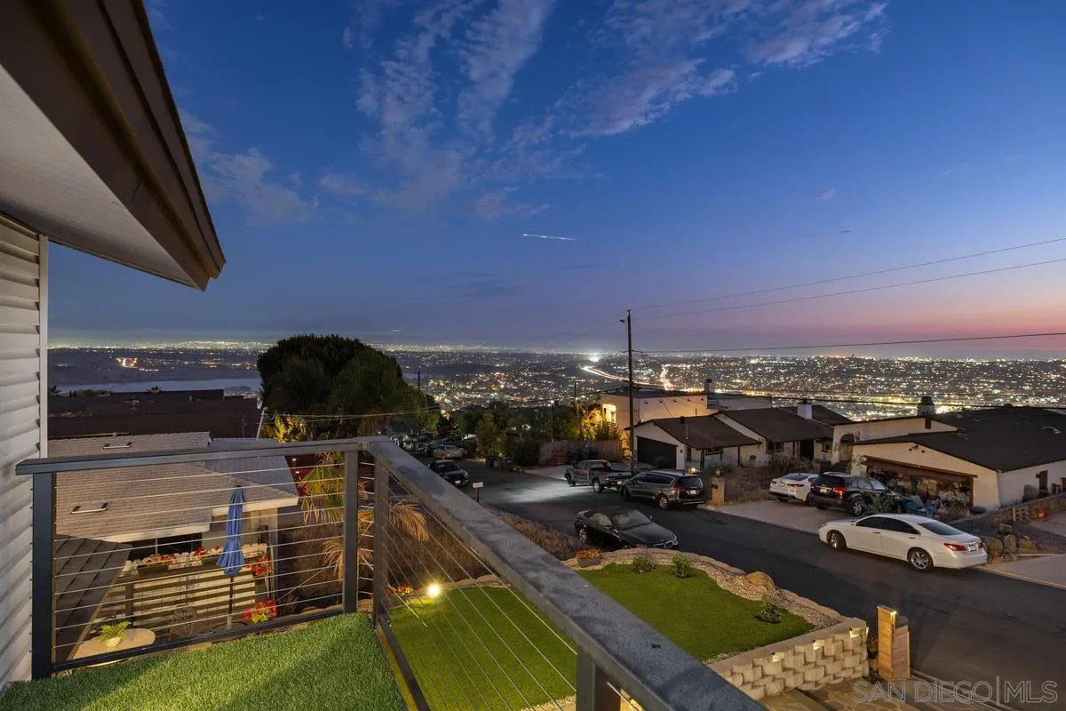 https://cdn.realtyfeed.com/cdn/127/260001923/09a3326281d50453484523bd338bf14a.webp