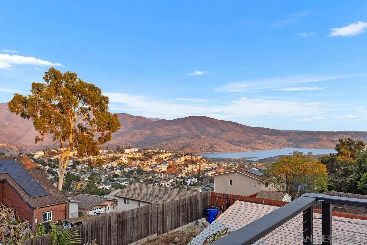 https://cdn.realtyfeed.com/cdn/127/260001923/3960206a83055735a5e3f2f5f4bc42ec.webp