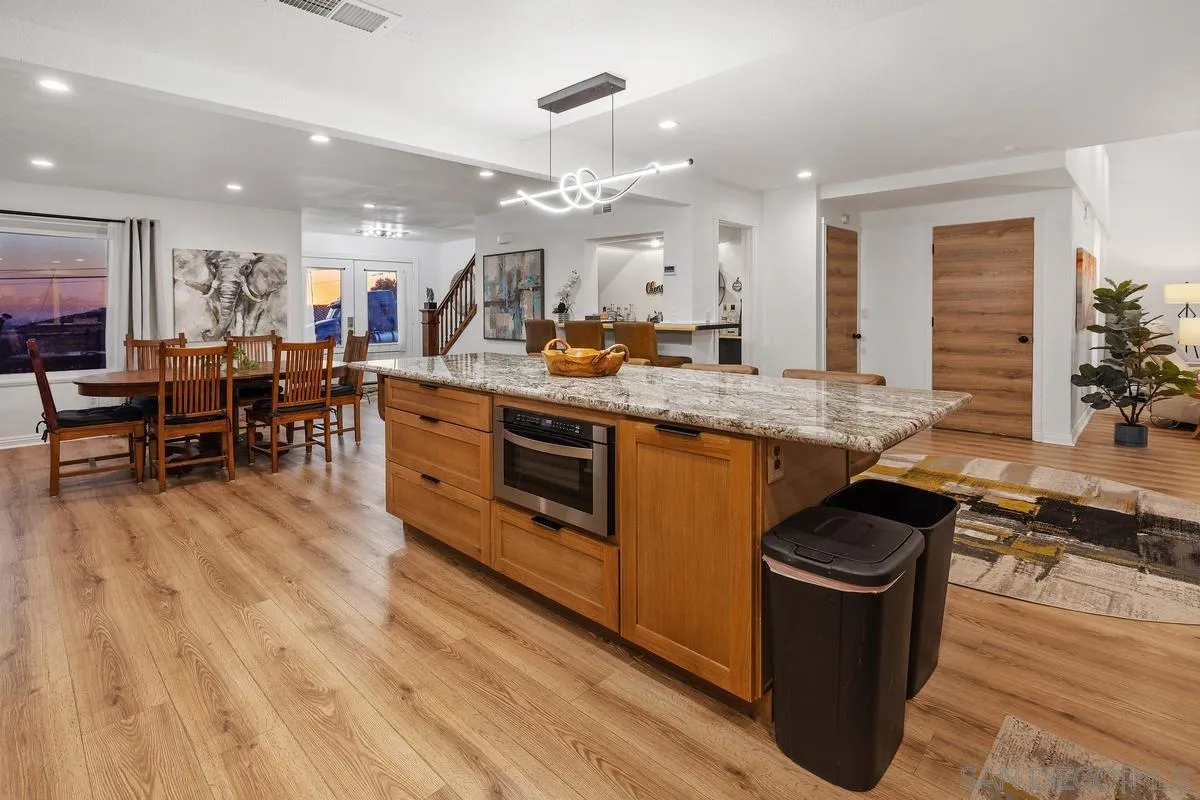 https://cdn.realtyfeed.com/cdn/127/260001923/f86ee347ca95420b47cdf79572753ab4.webp